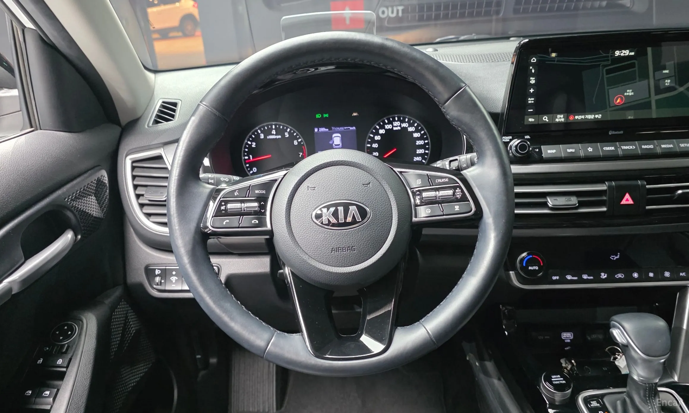 Kia Seltos превью 13