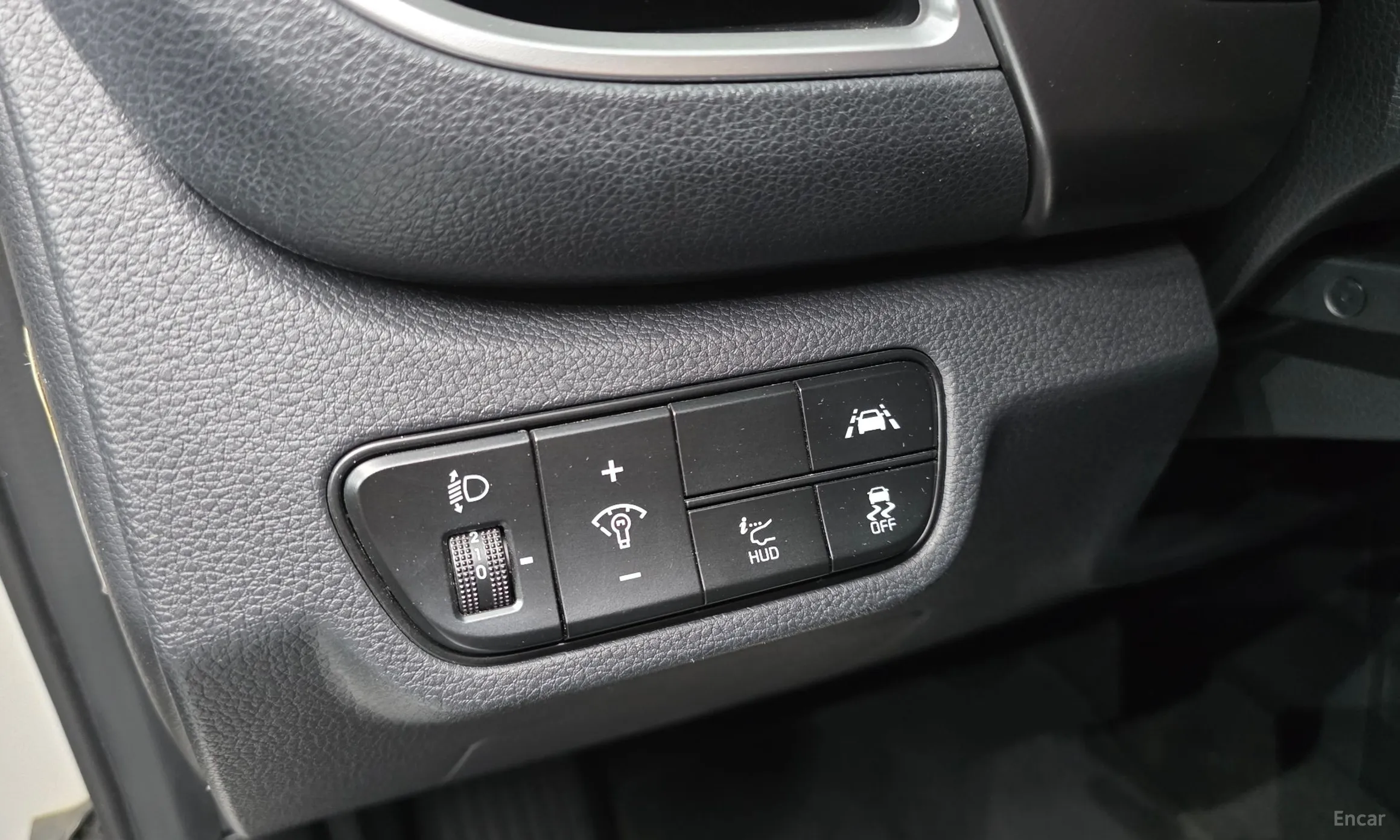Kia Seltos превью 17