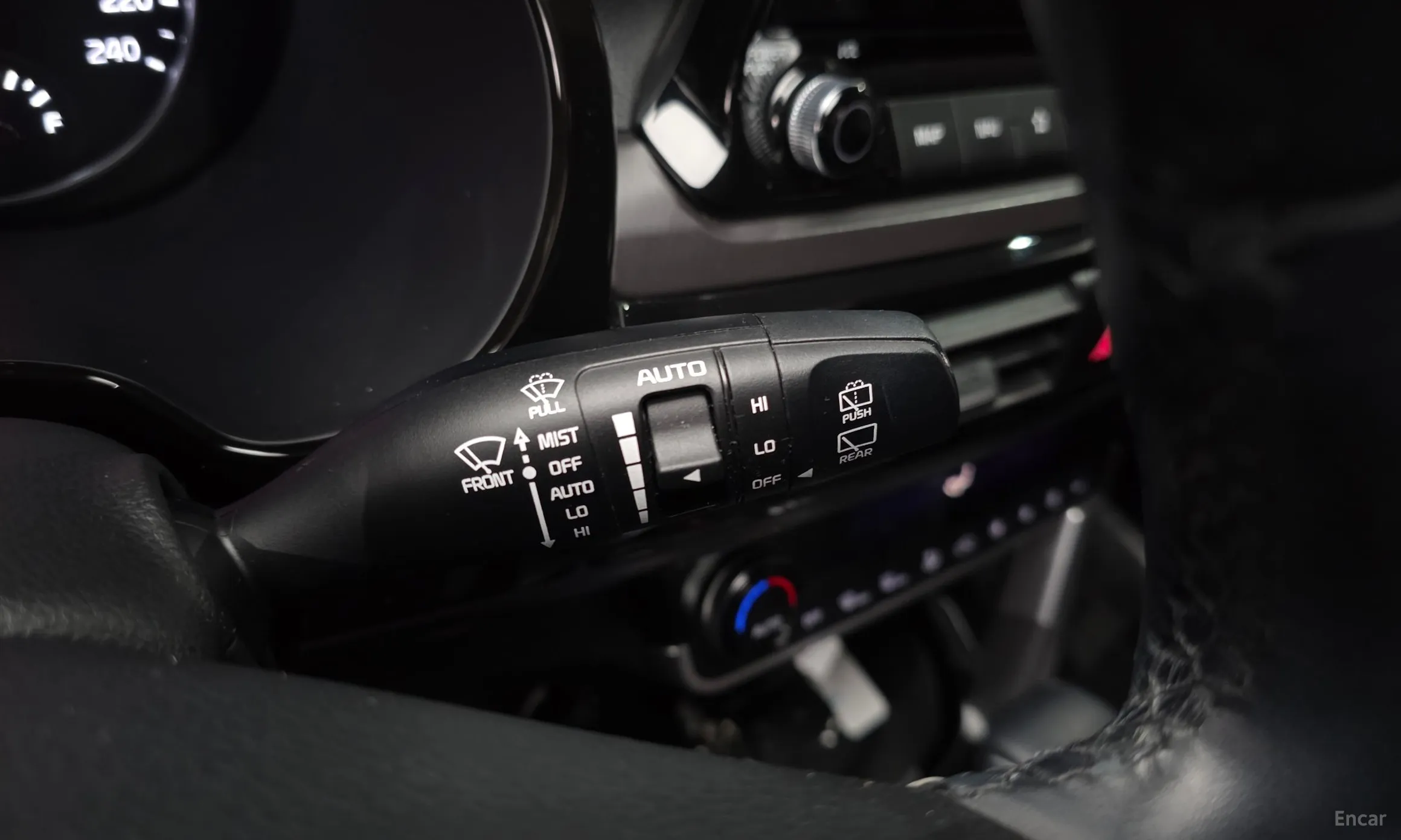 Kia Seltos превью 18