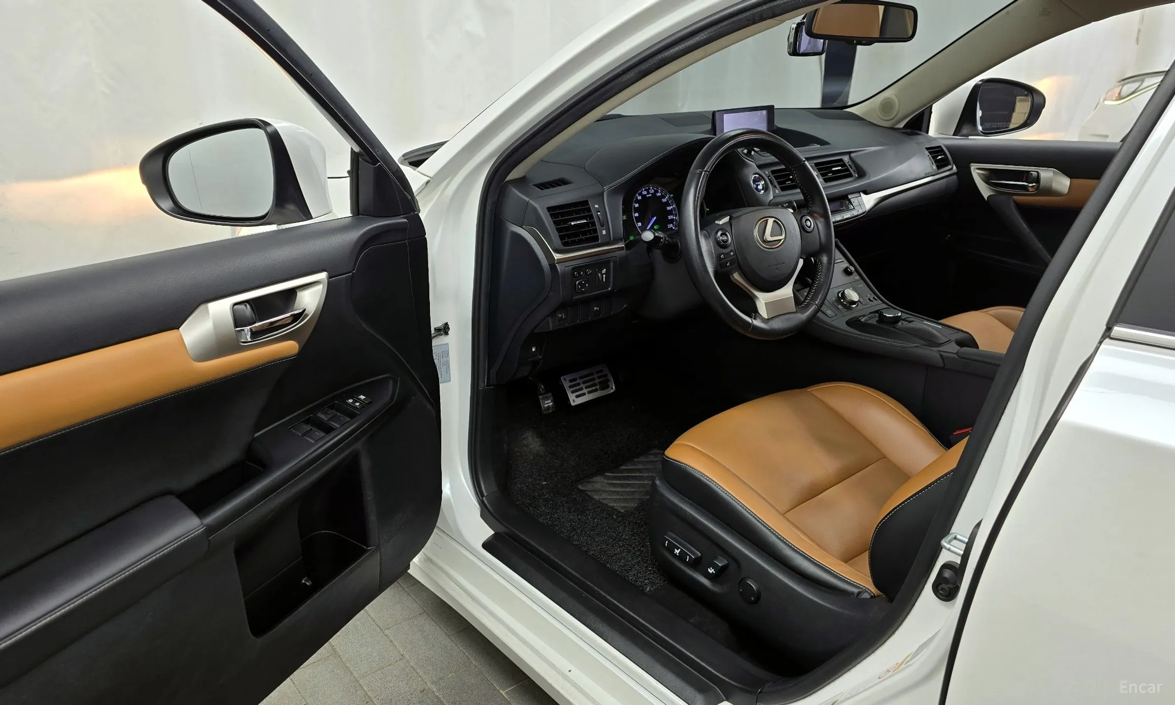 Lexus CT200h превью 10