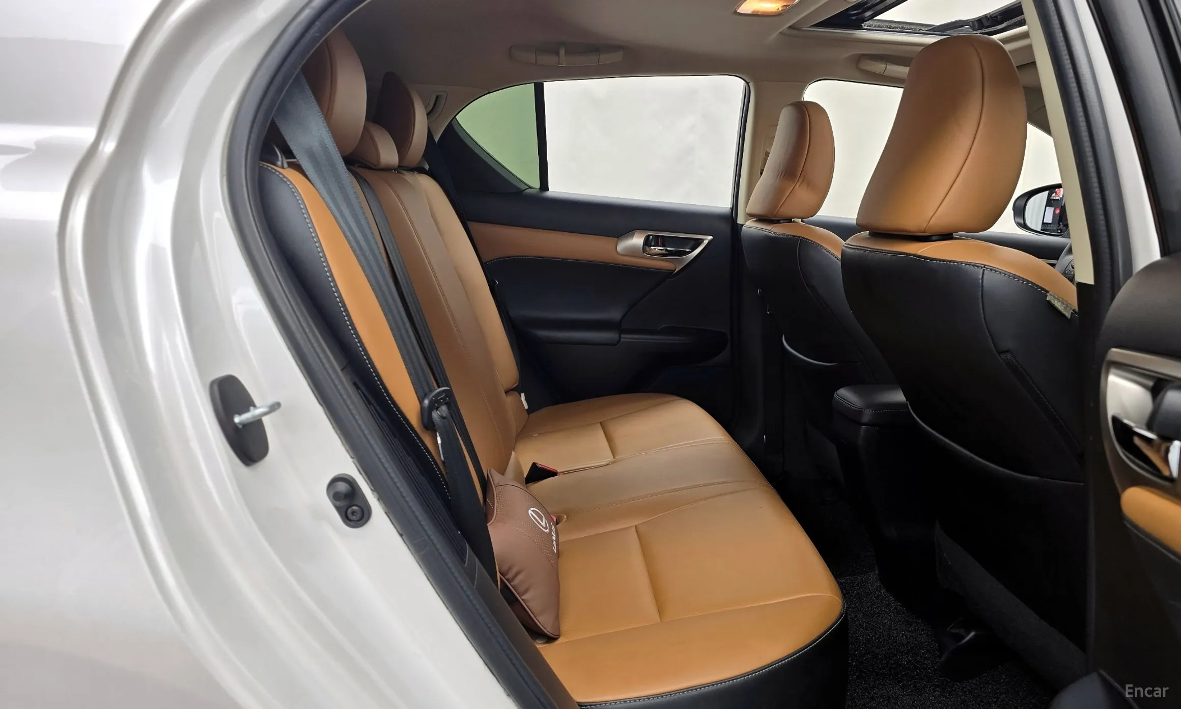 Lexus CT200h превью 12