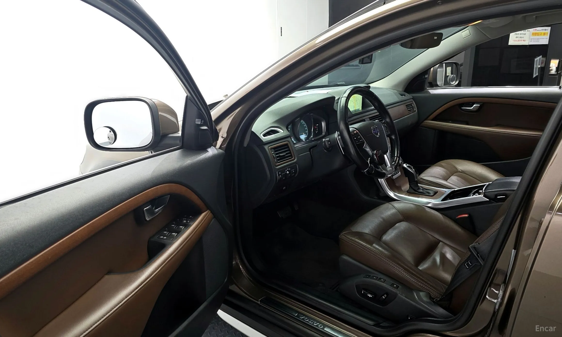 Volvo XC70 превью 10