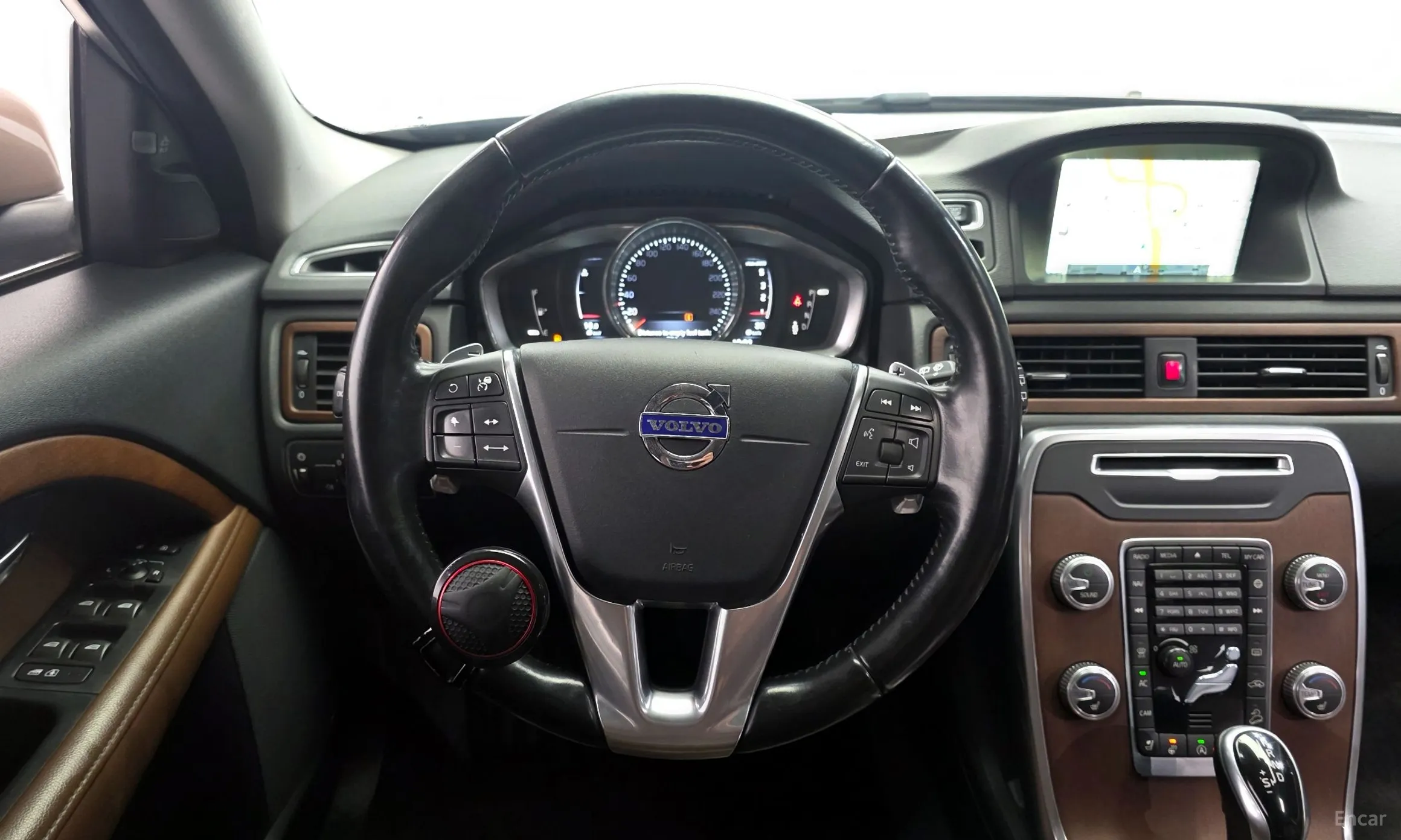 Volvo XC70 превью 13