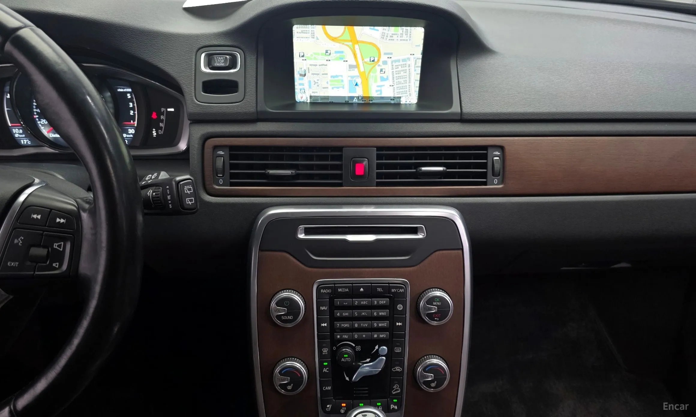 Volvo XC70 превью 14