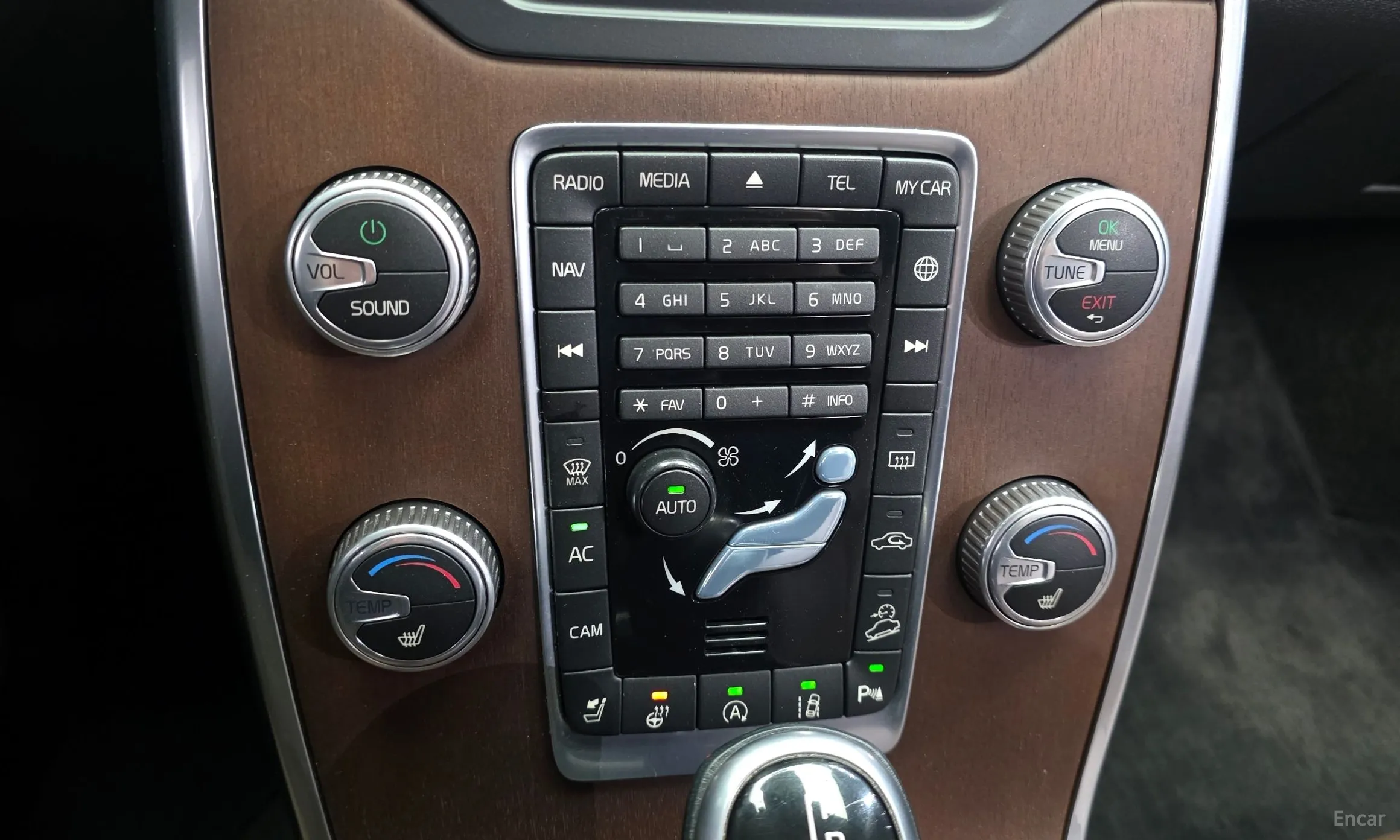 Volvo XC70 превью 18