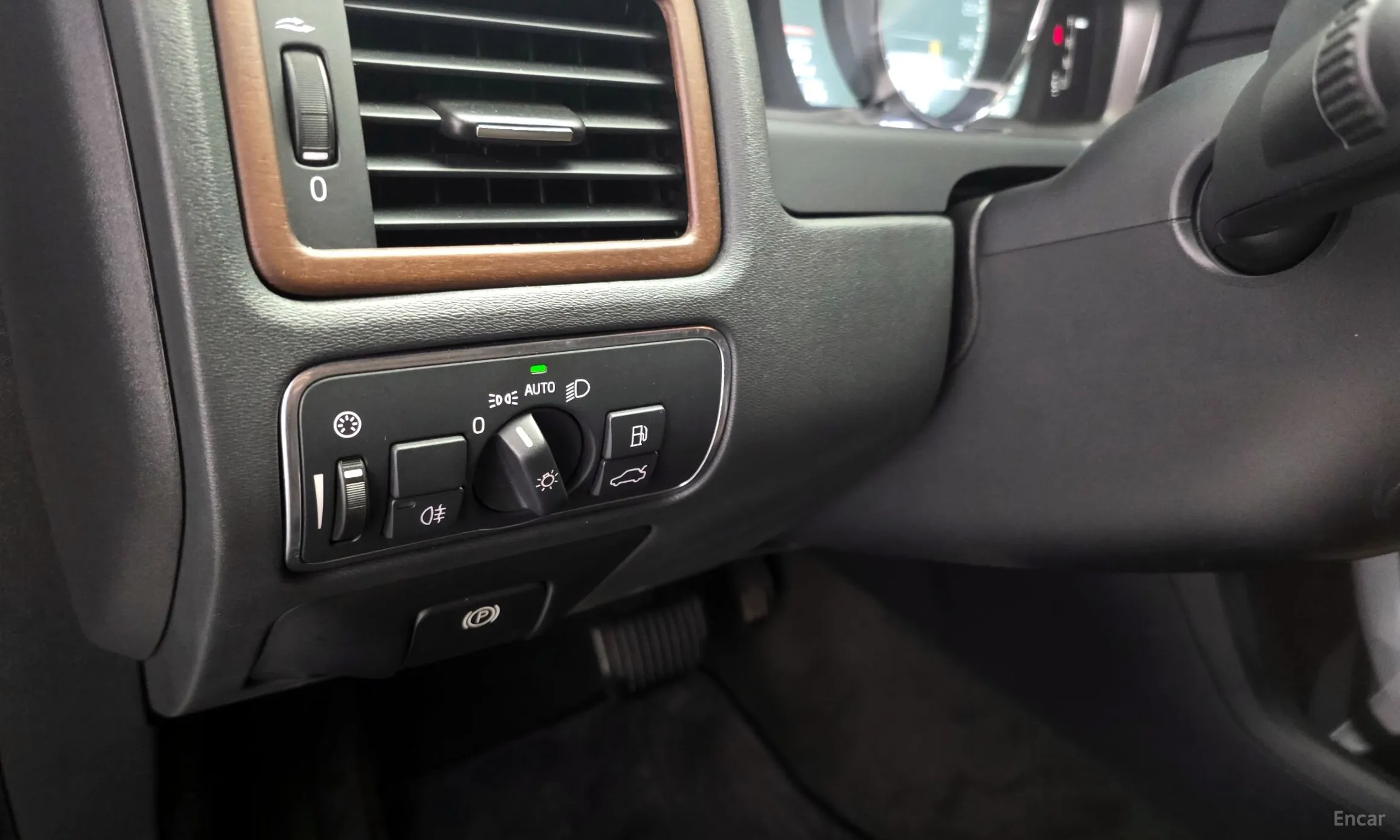 Volvo XC70 превью 19