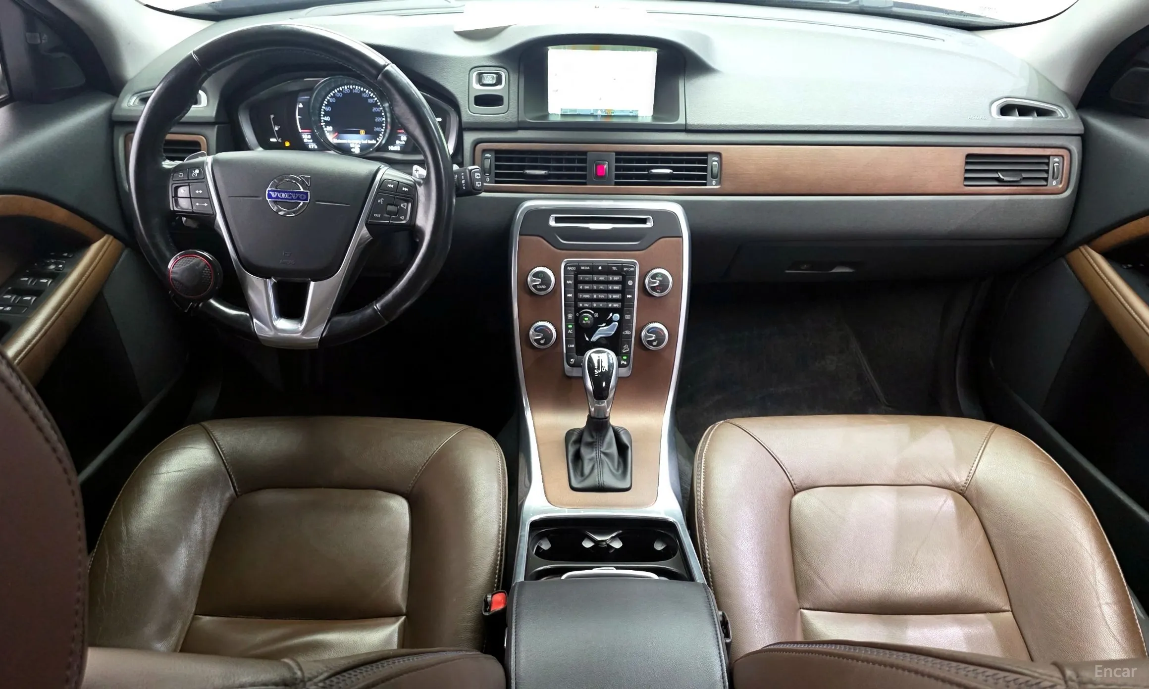 Volvo XC70 превью 7