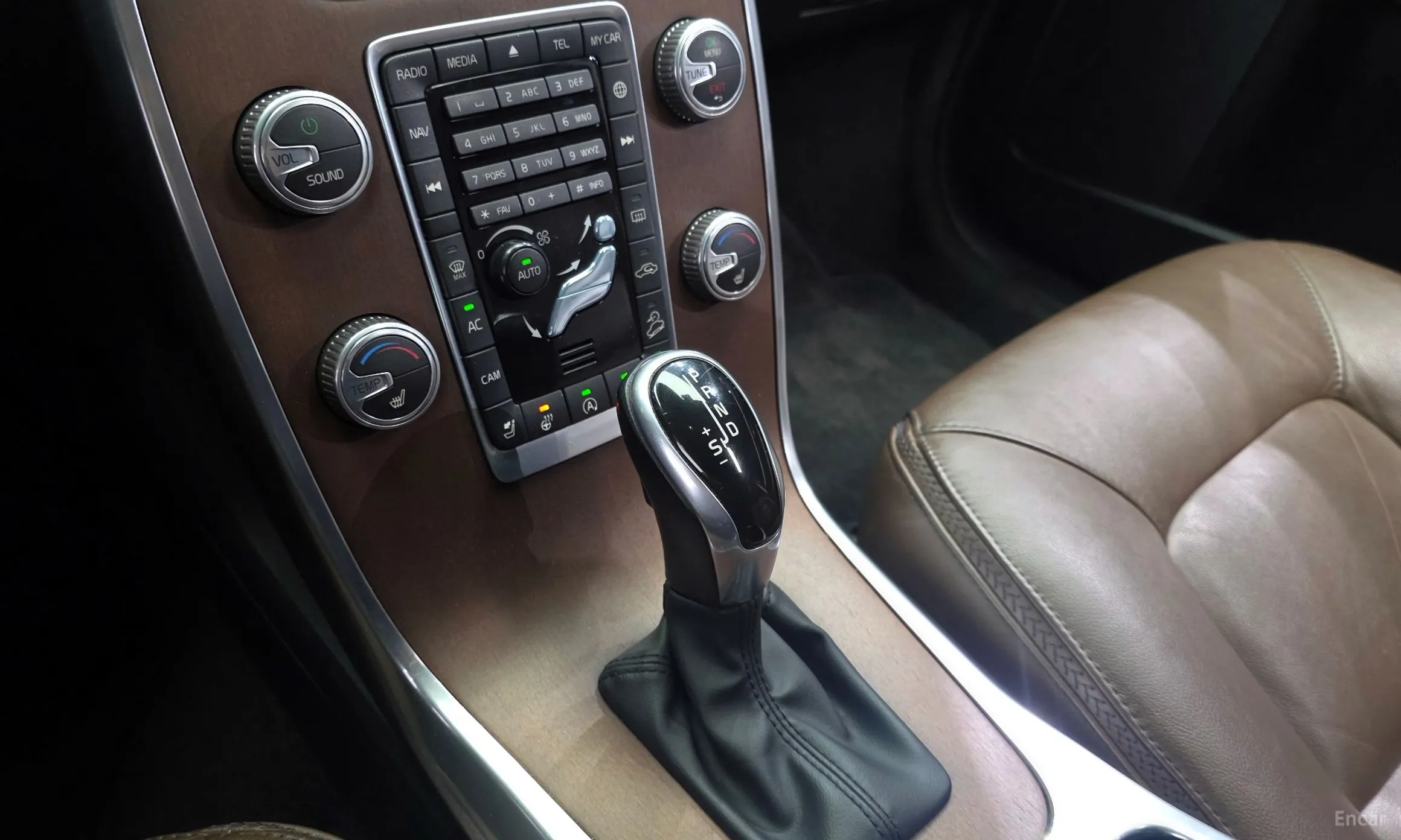 Volvo XC70 превью 9