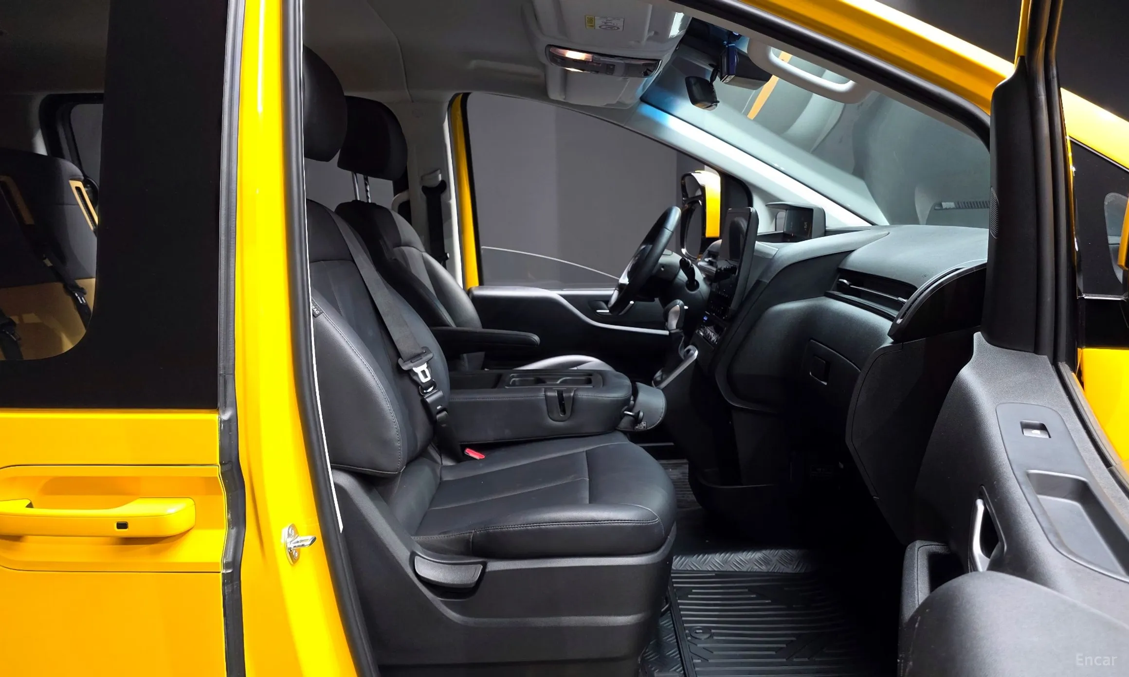 Hyundai Staria превью 10