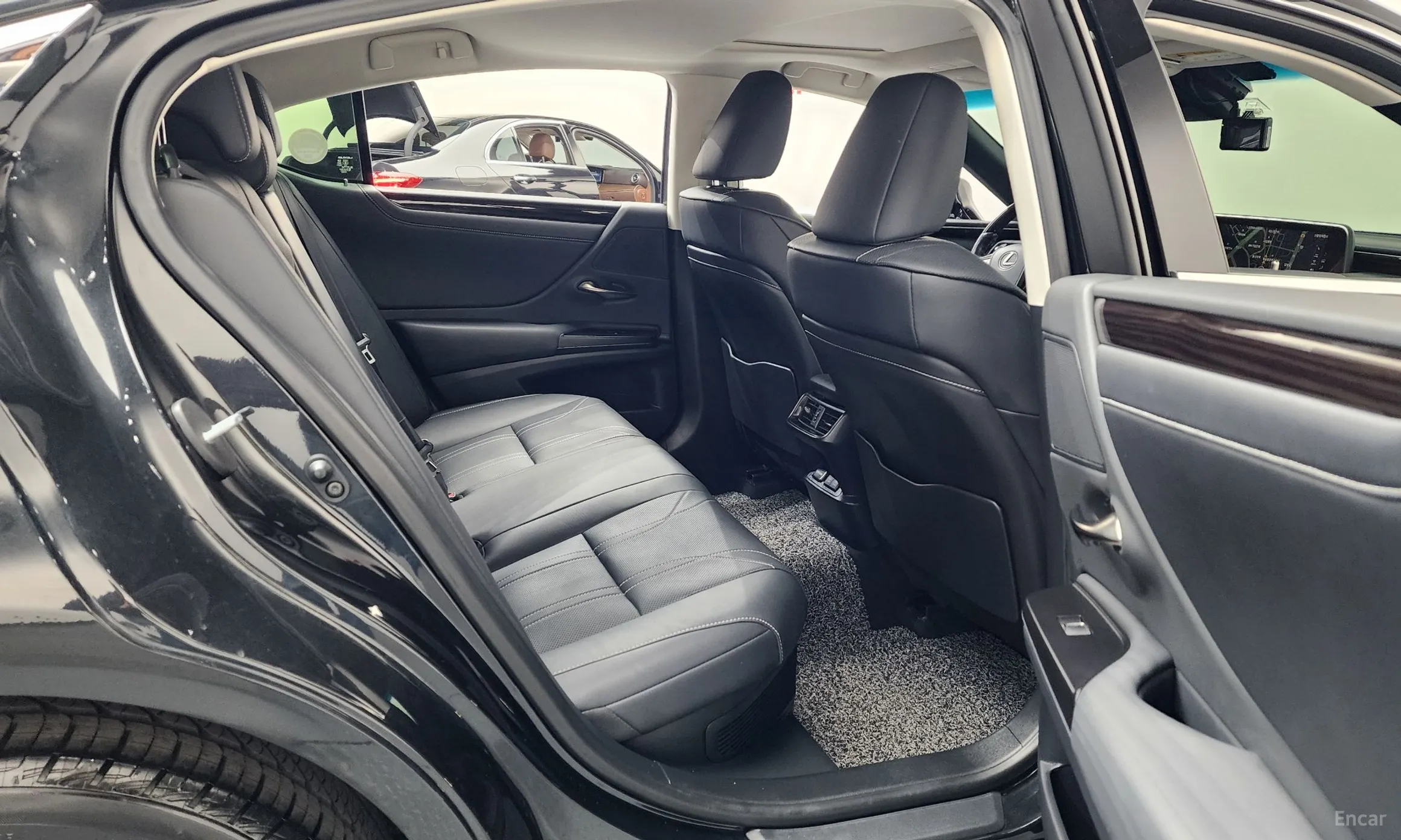Lexus ES300h 7th Generation превью 12