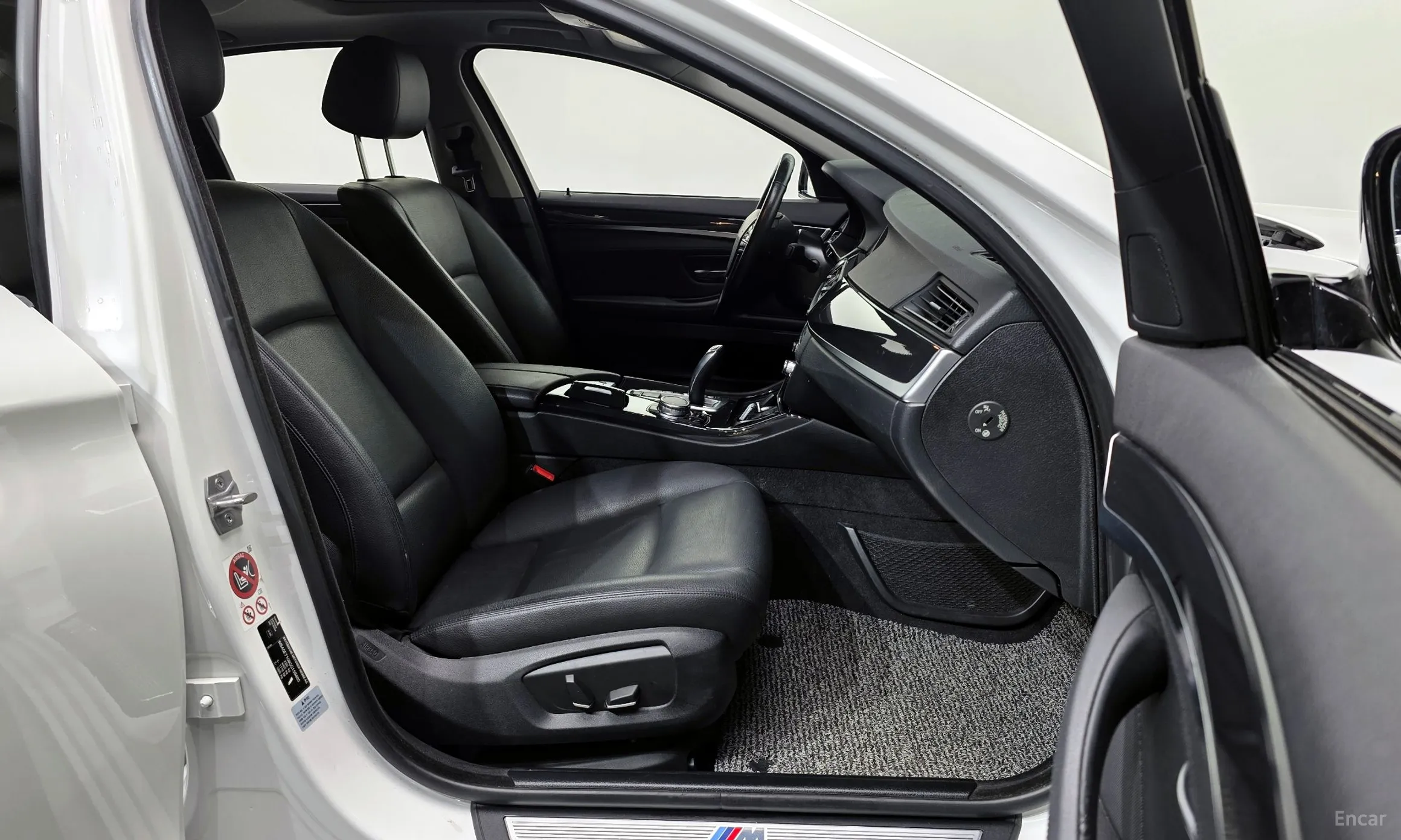 BMW 5 Series (F10) превью 11