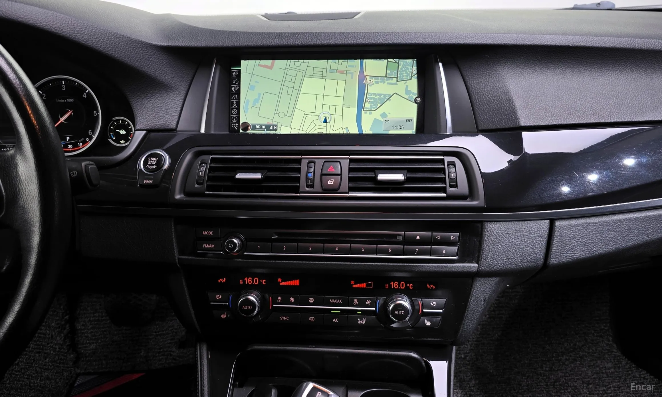 BMW 5 Series (F10) превью 14