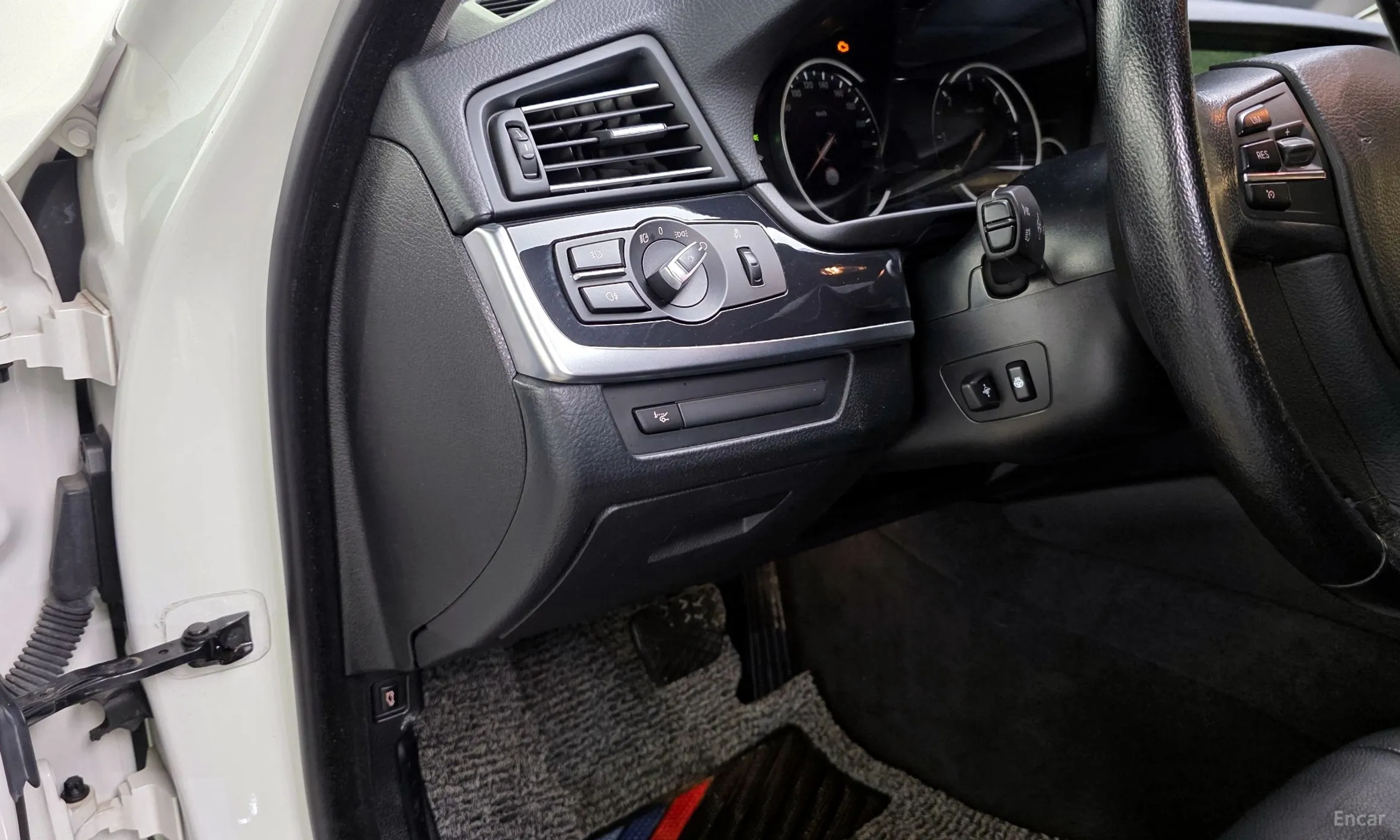 BMW 5 Series (F10) превью 16