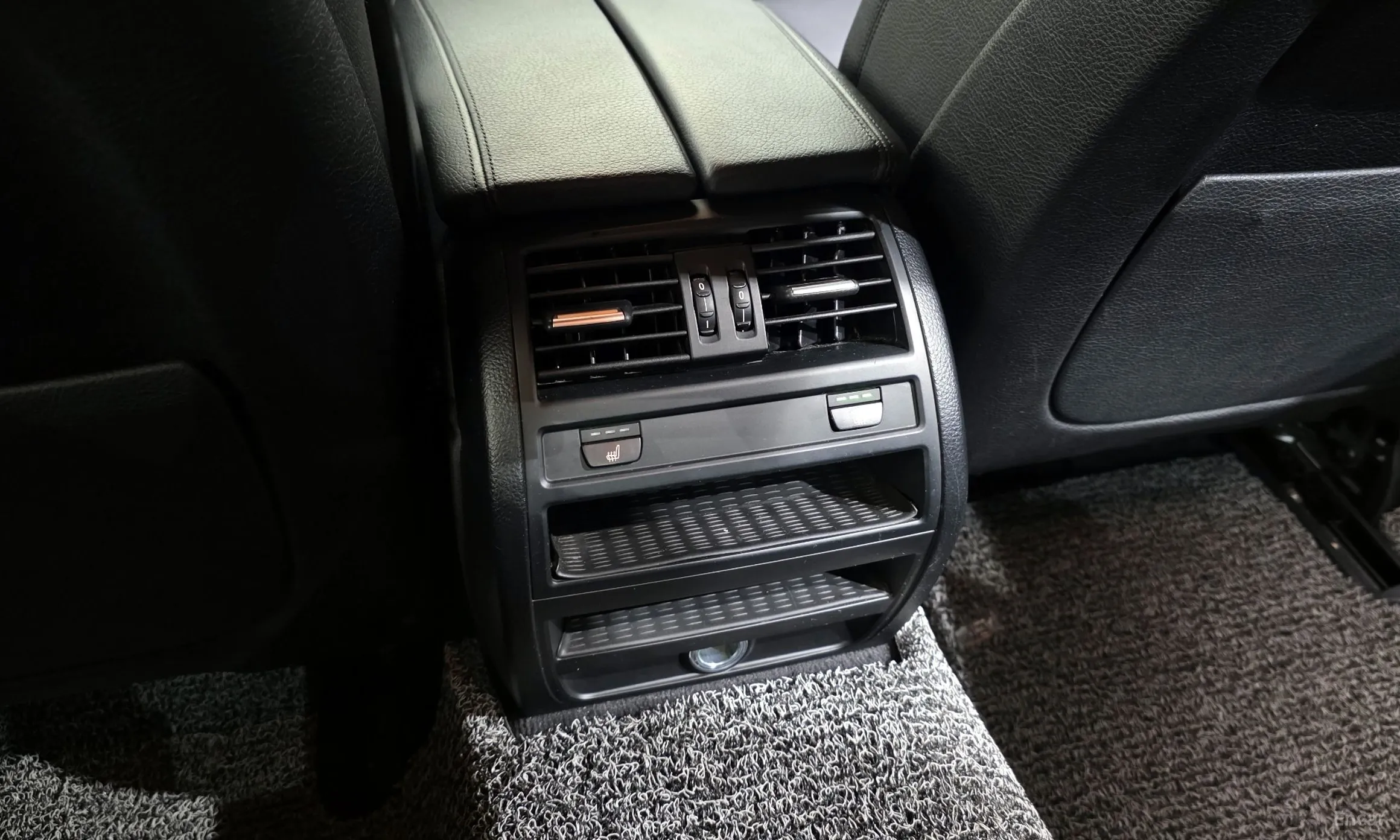 BMW 5 Series (F10) превью 19