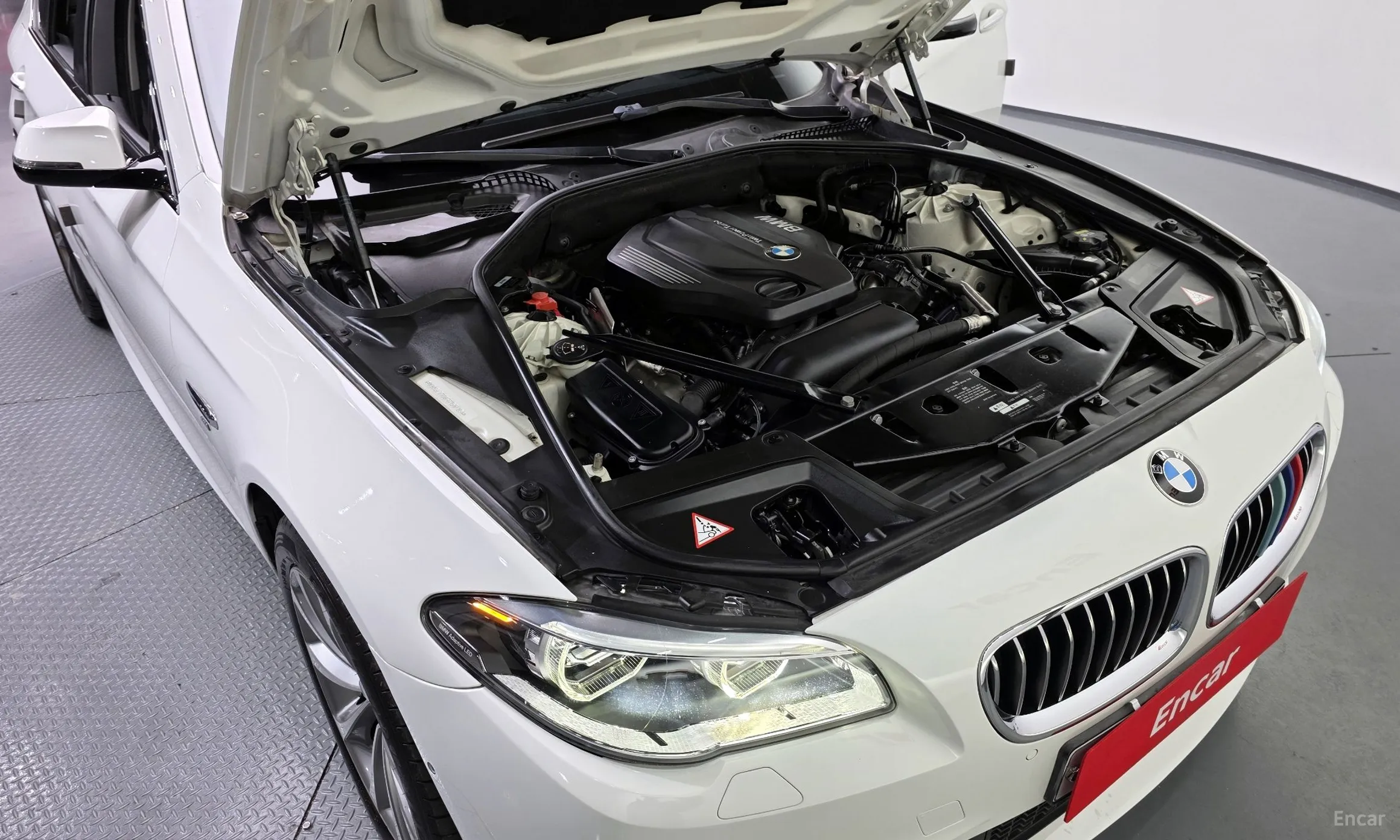 BMW 5 Series (F10) превью 6