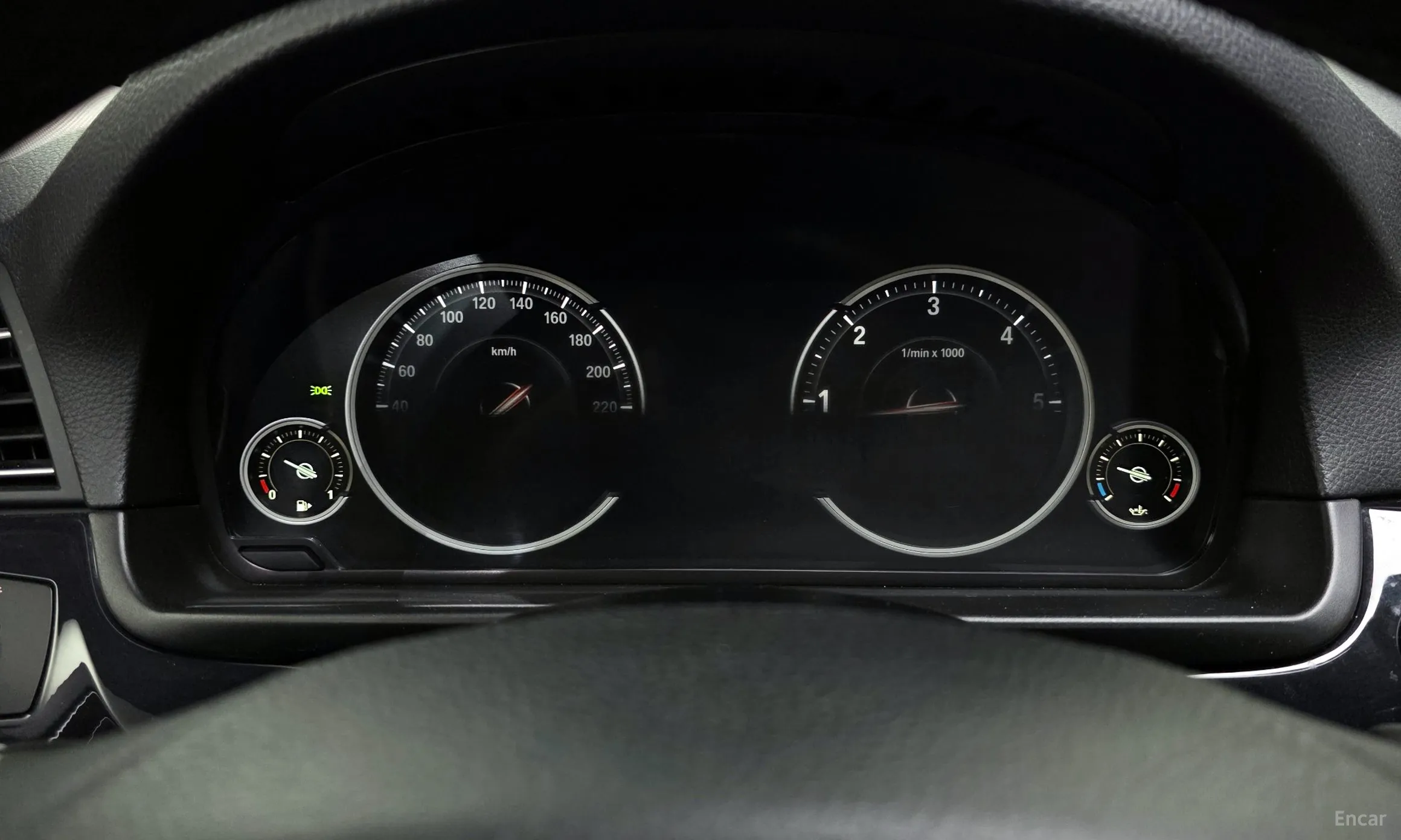 BMW 5 Series (F10) превью 8
