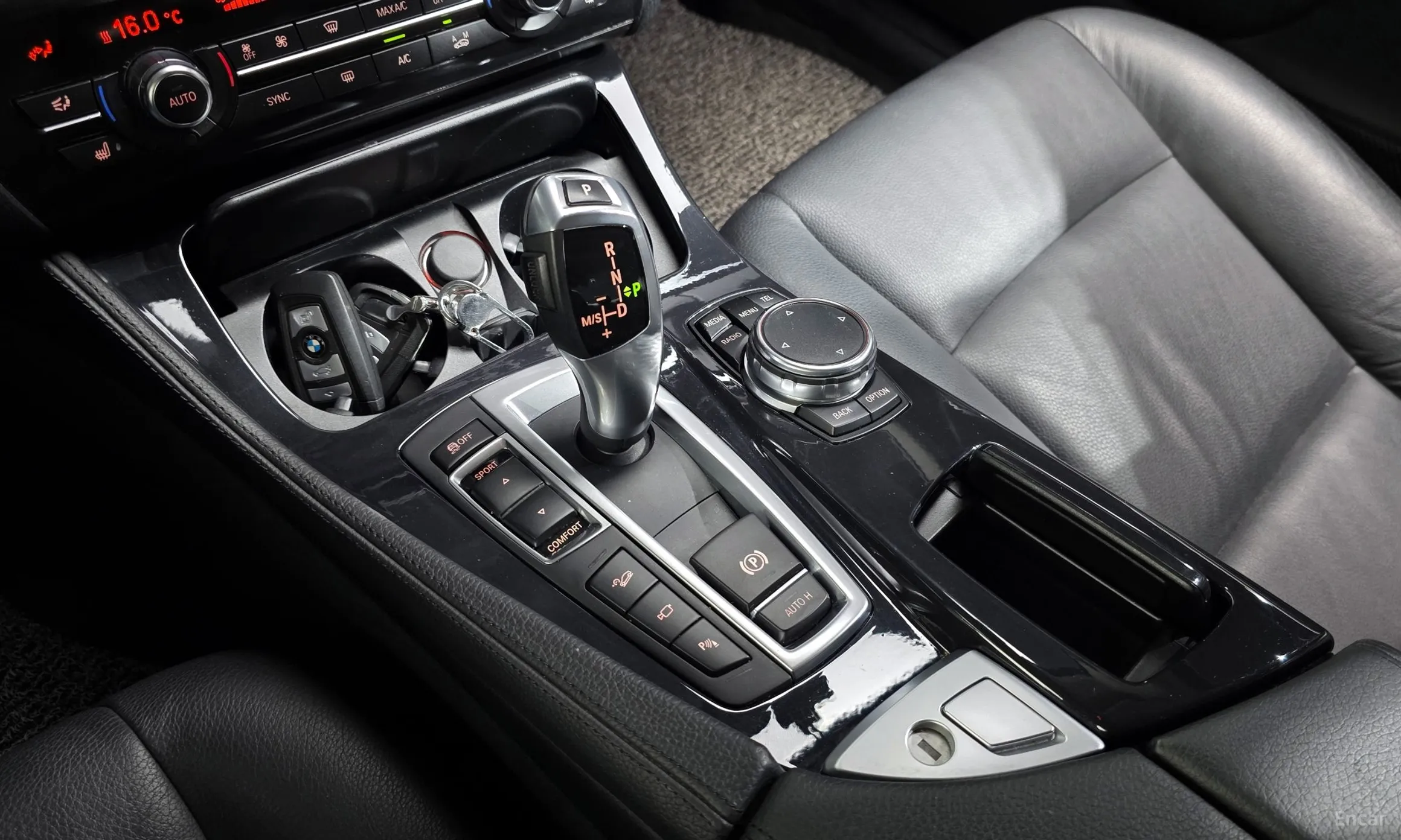 BMW 5 Series (F10) превью 9
