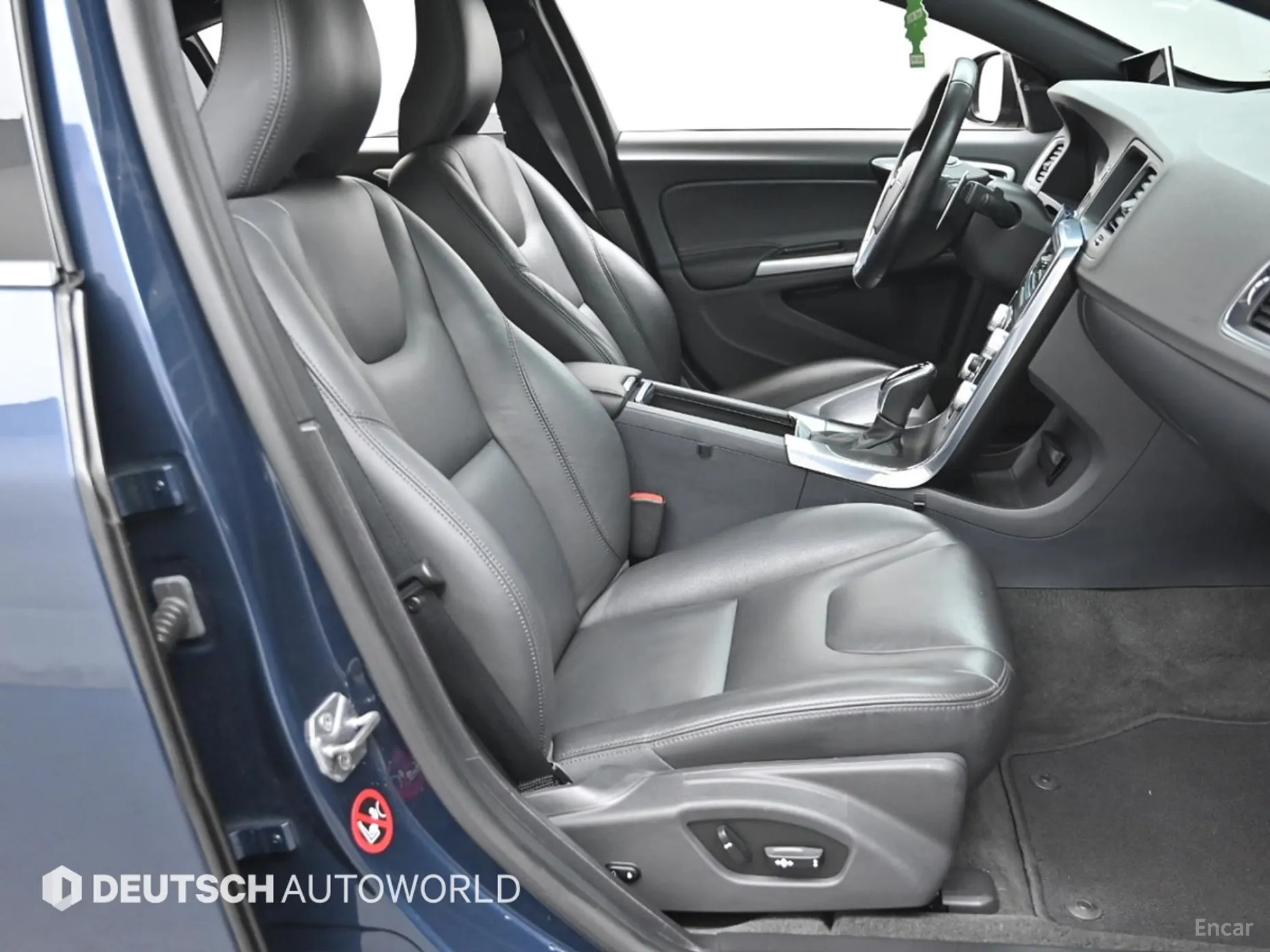 Volvo S60 превью 10