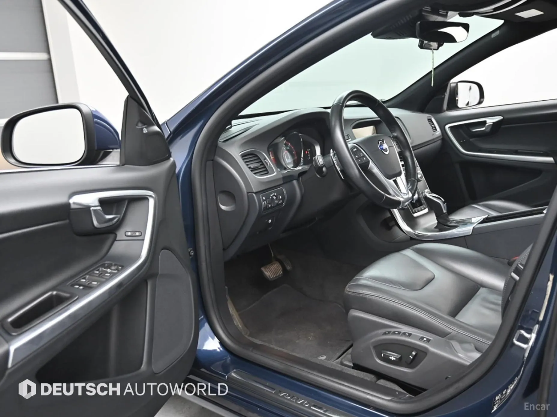 Volvo S60 превью 11