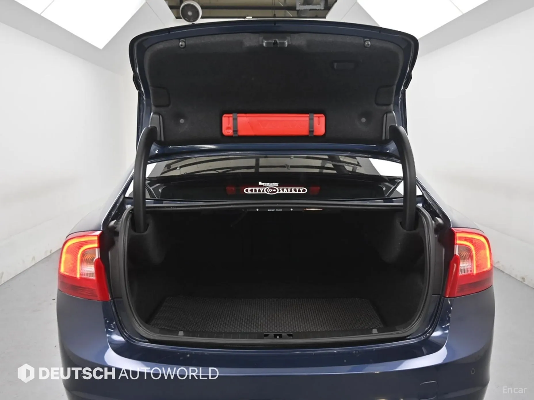 Volvo S60 превью 19