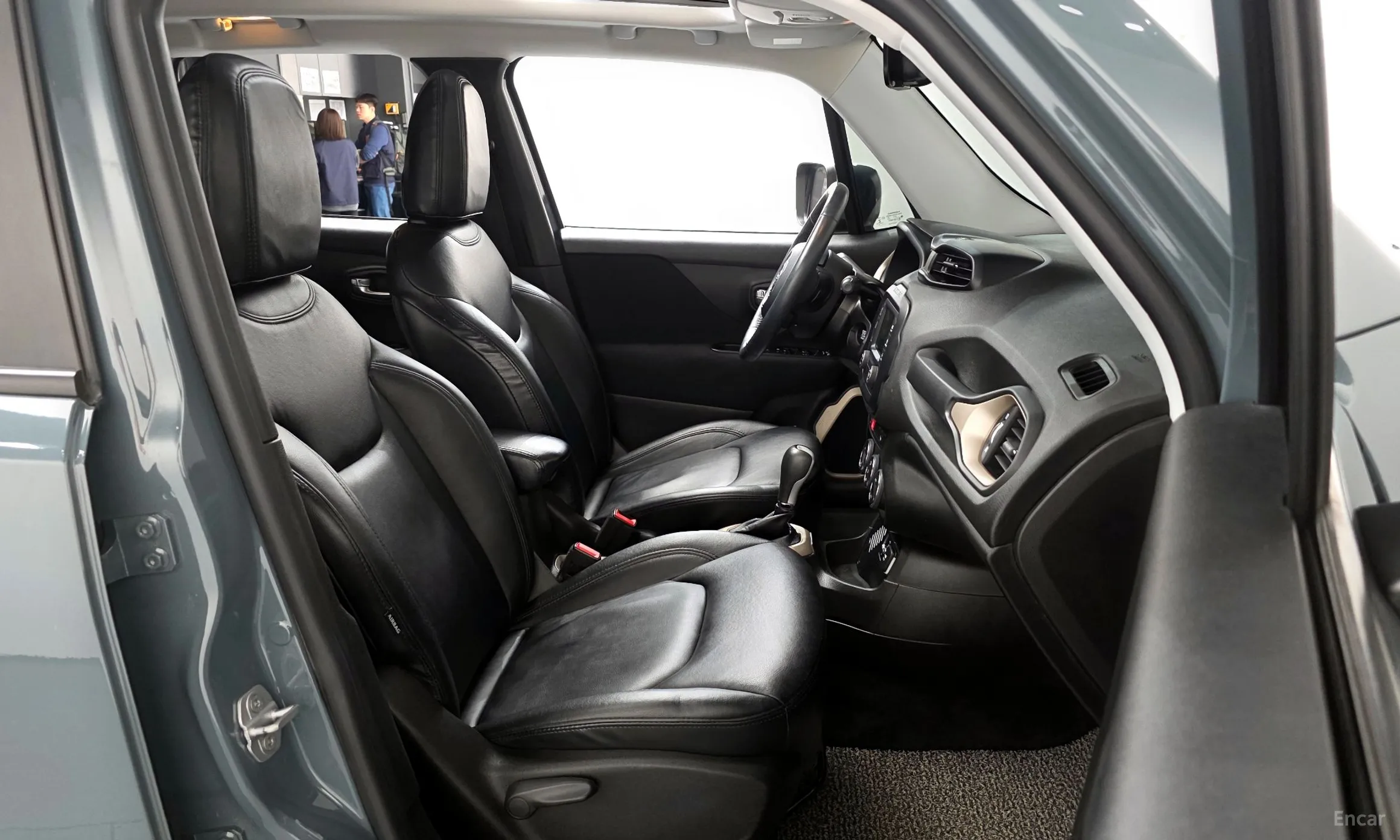 Jeep Renegade превью 10