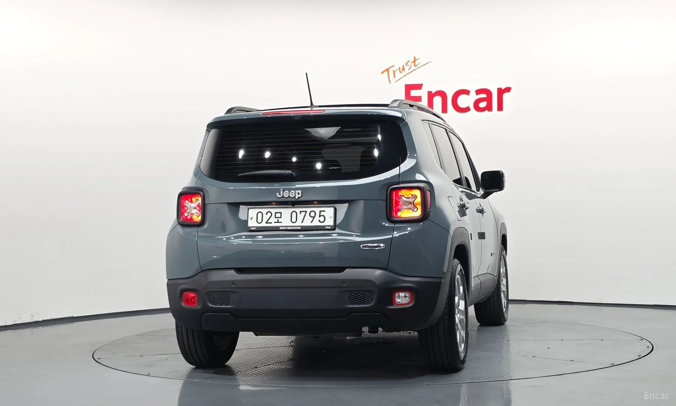 Jeep Renegade превью 4