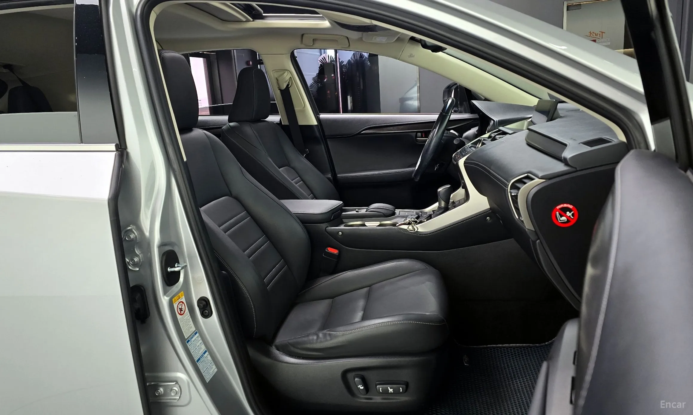 Lexus NX200t превью 10