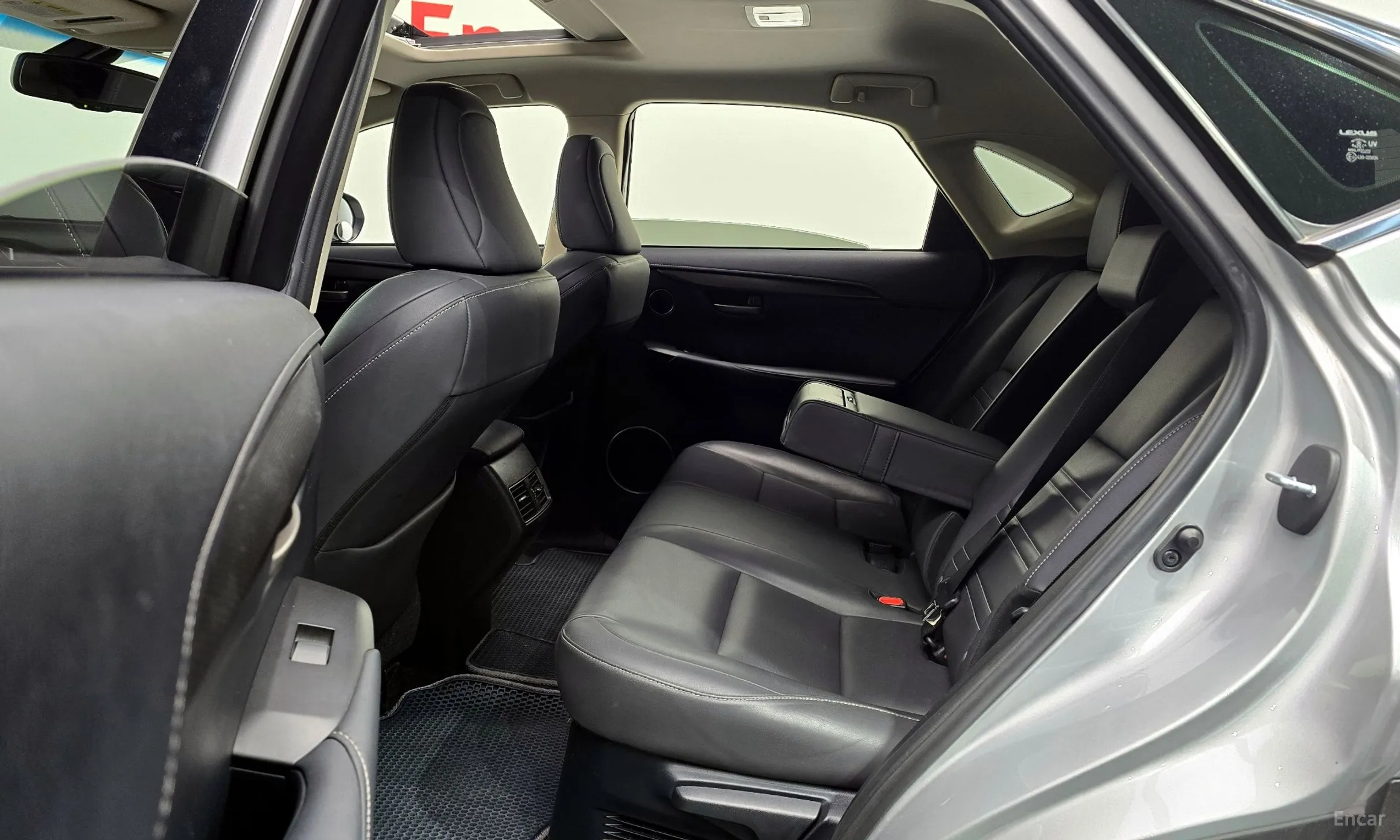 Lexus NX200t превью 12