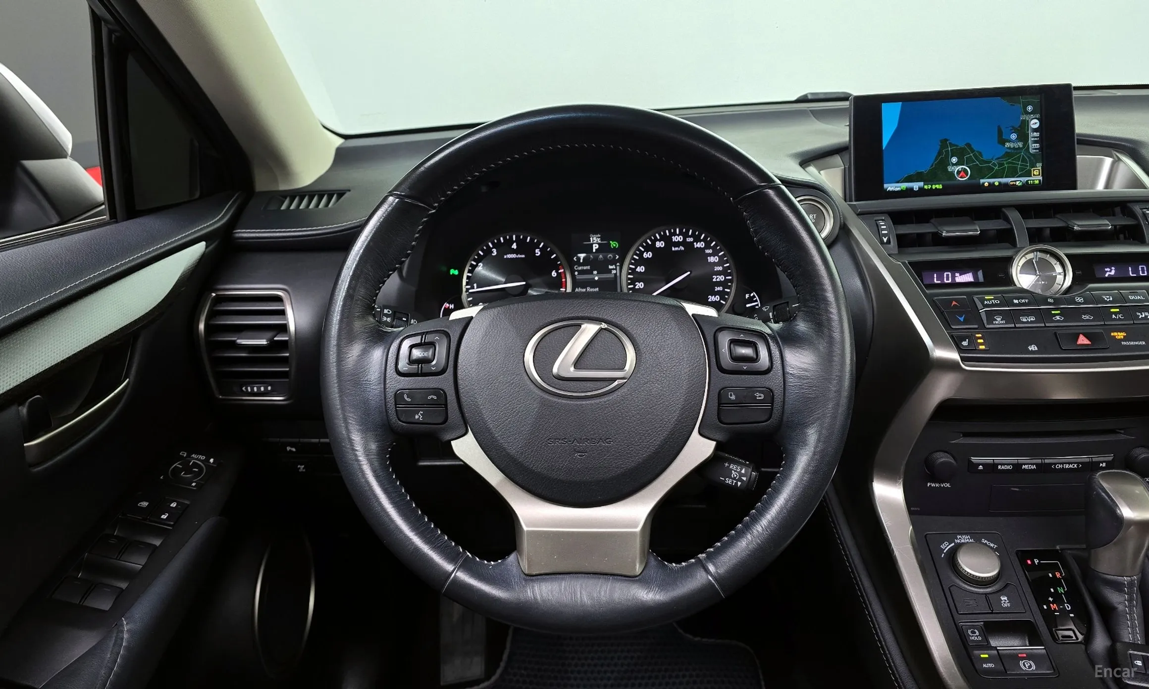 Lexus NX200t превью 13