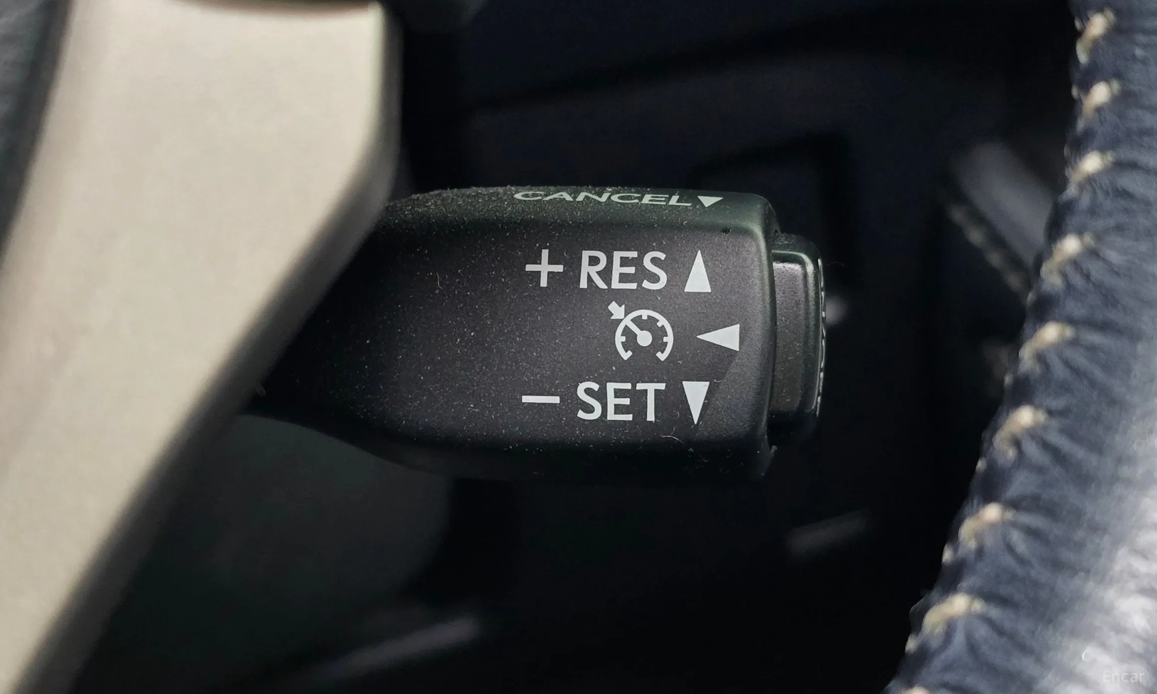 Lexus NX200t превью 14