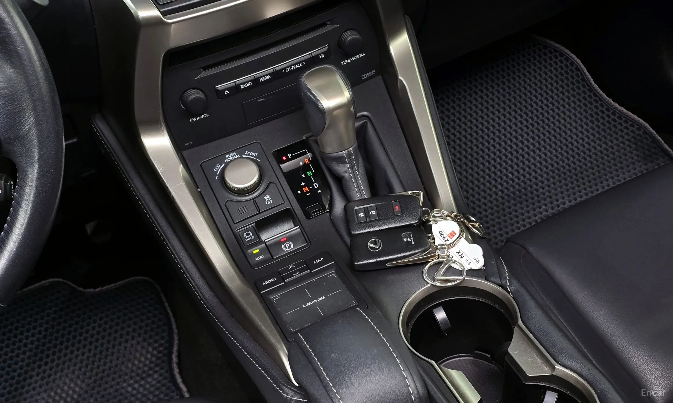 Lexus NX200t превью 9