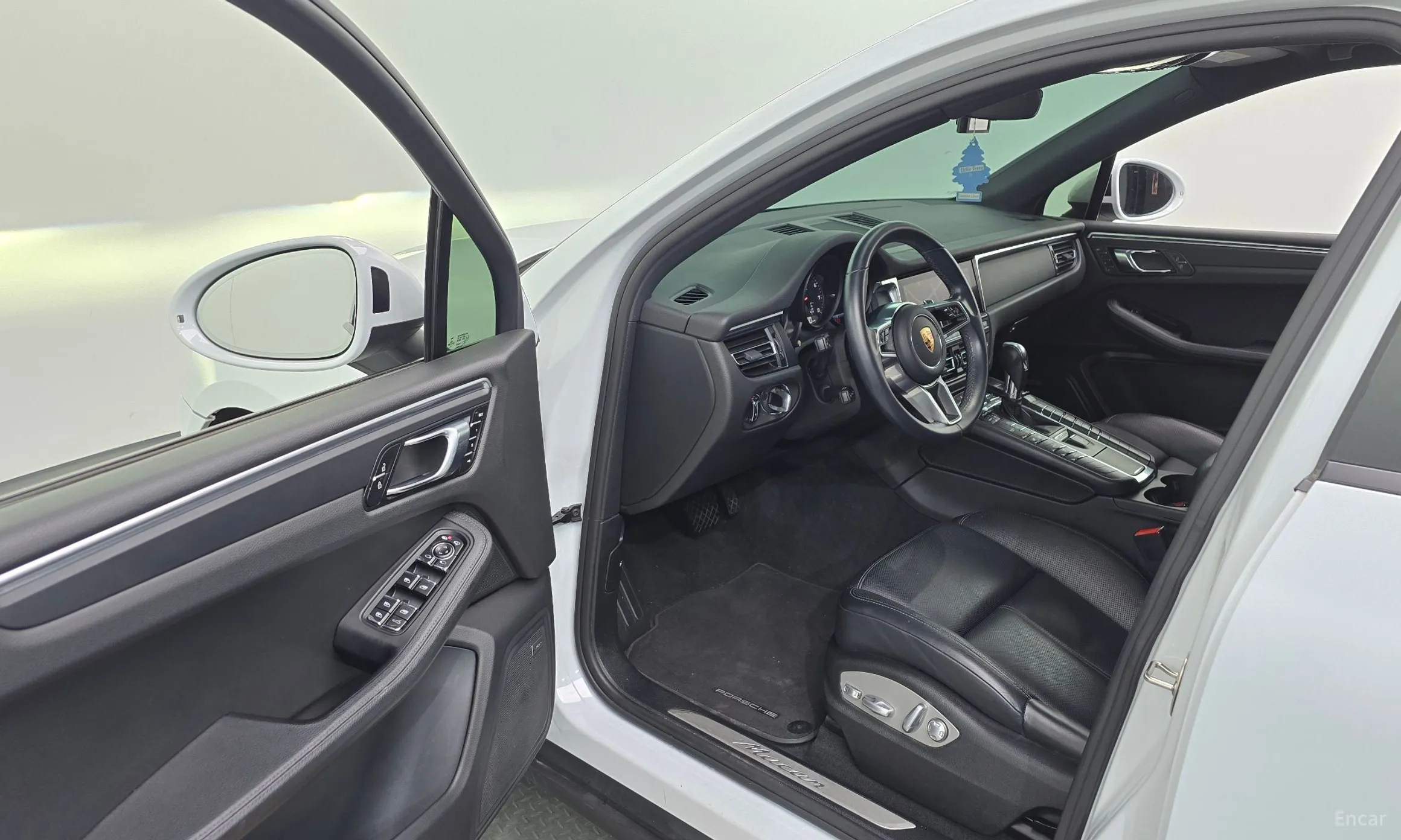Porsche Macan превью 10