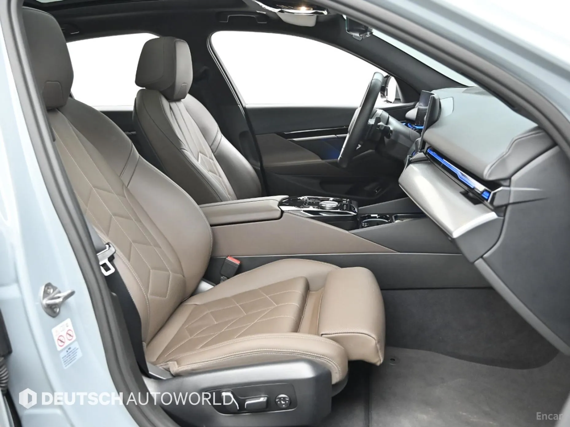 BMW 5 Series (G60) превью 10