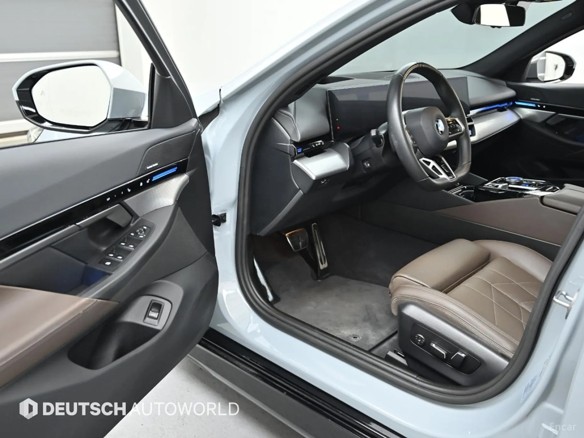 BMW 5 Series (G60) превью 17