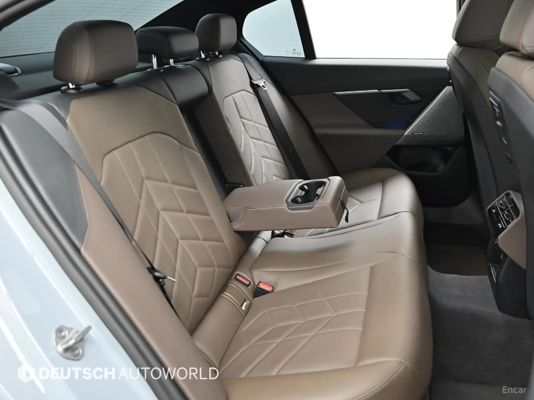BMW 5 Series (G60) превью 18