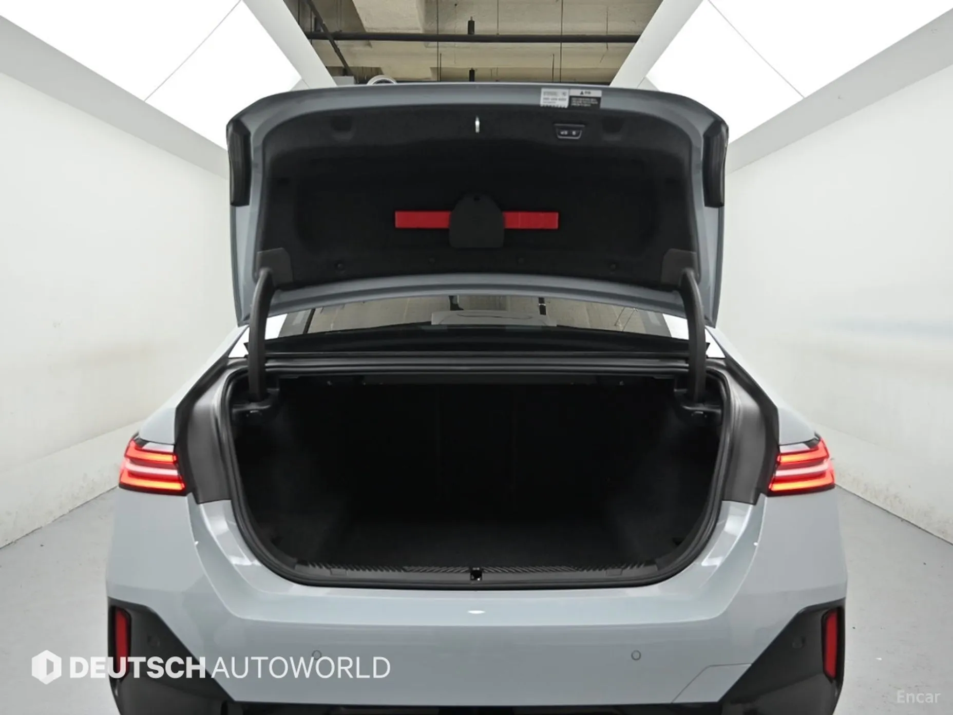BMW 5 Series (G60) превью 20