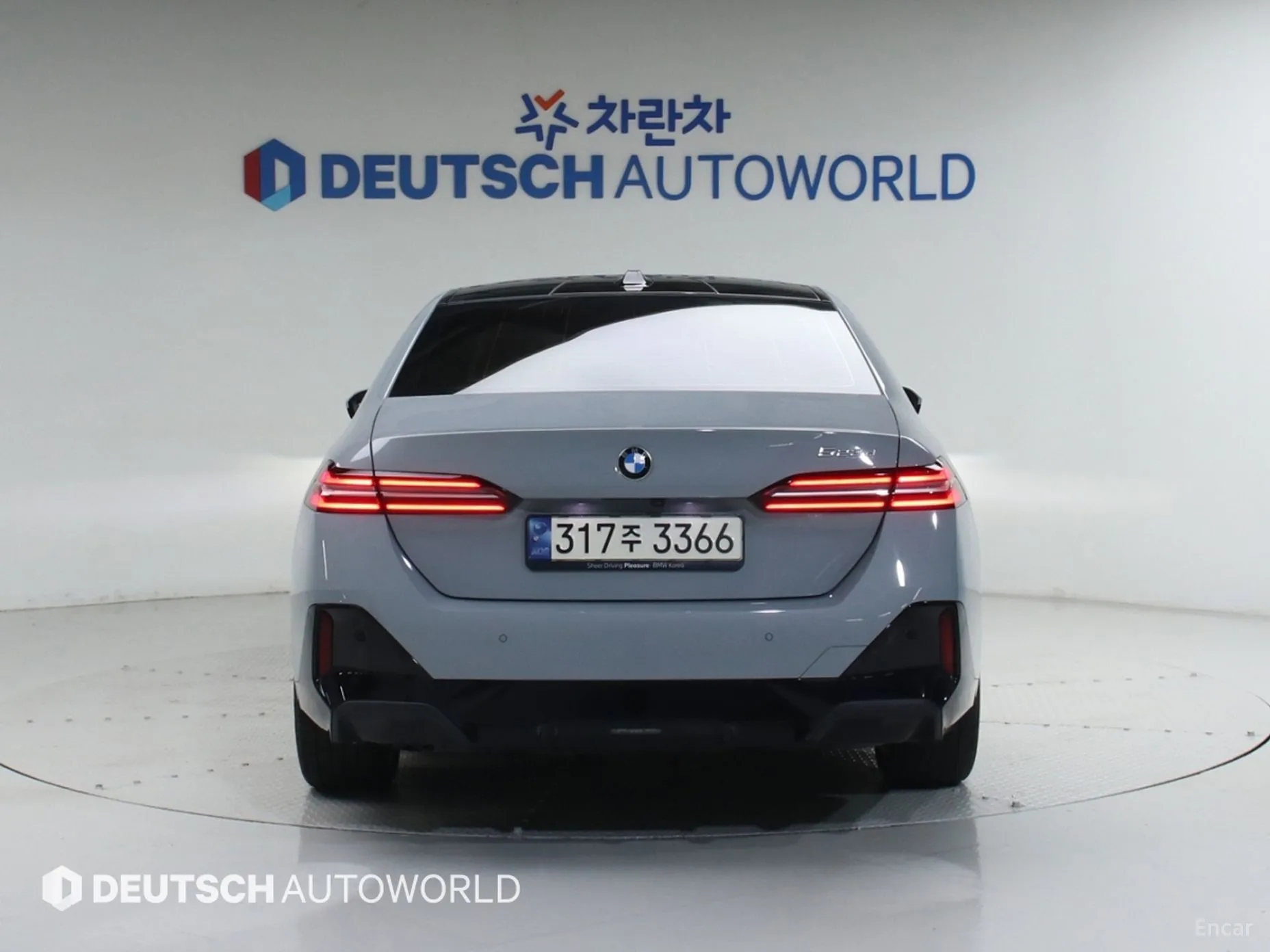 BMW 5 Series (G60) превью 4