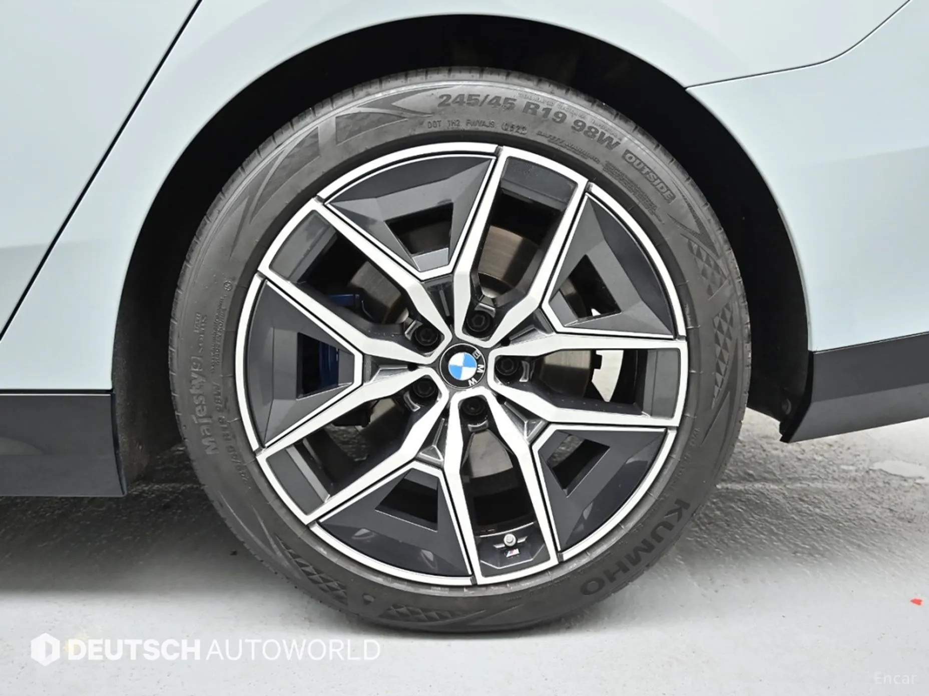 BMW 5 Series (G60) превью 5