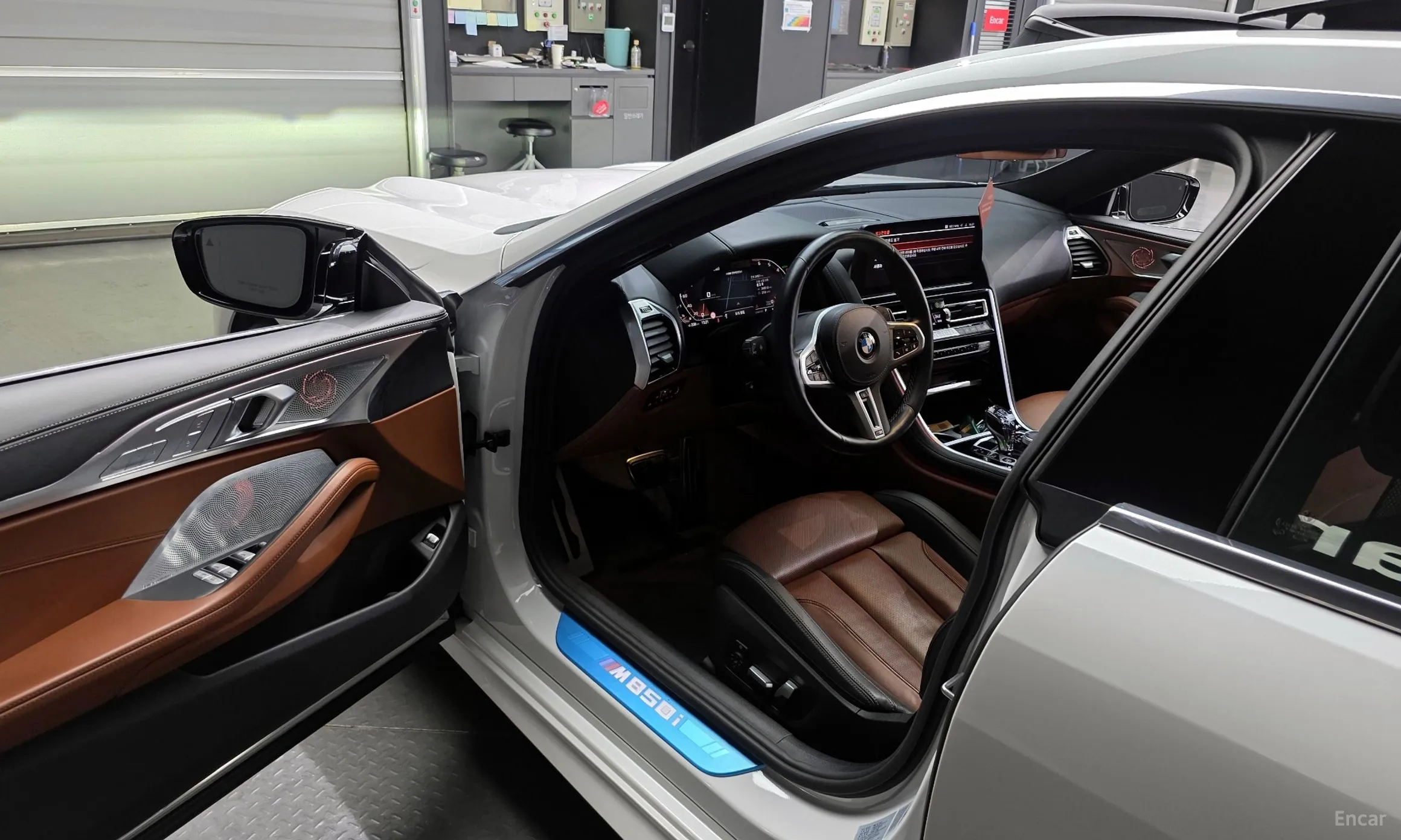 BMW 8-series (G15) превью 10