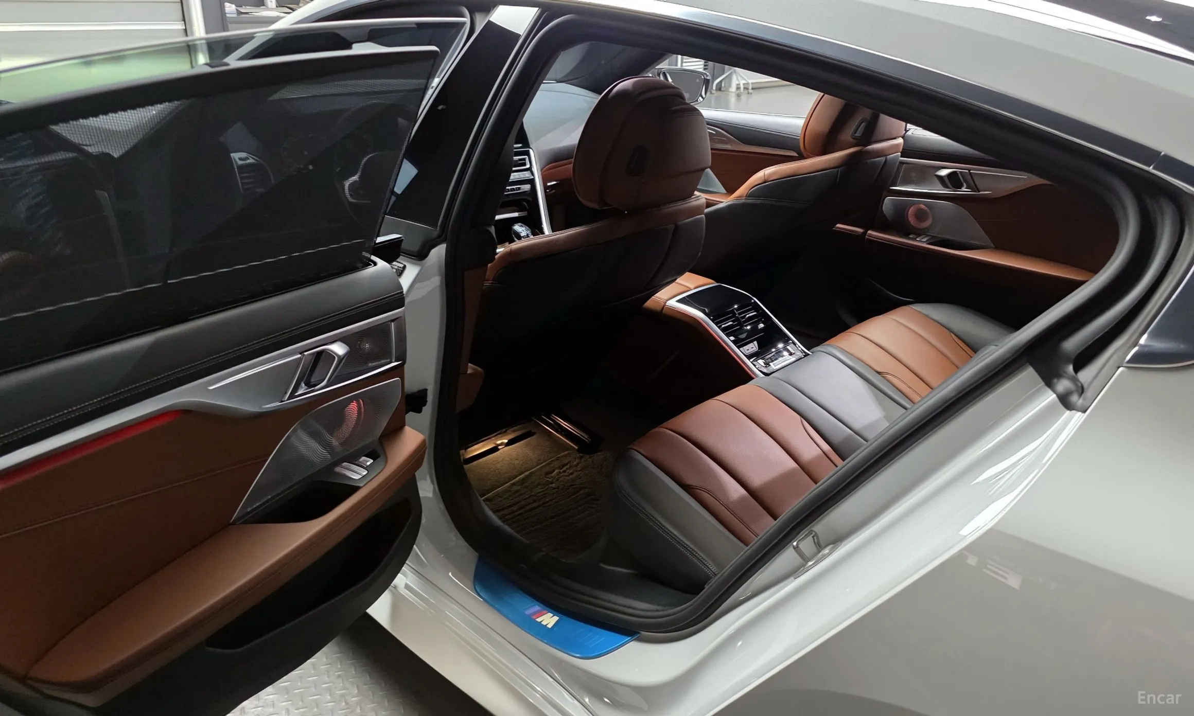 BMW 8-series (G15) превью 11