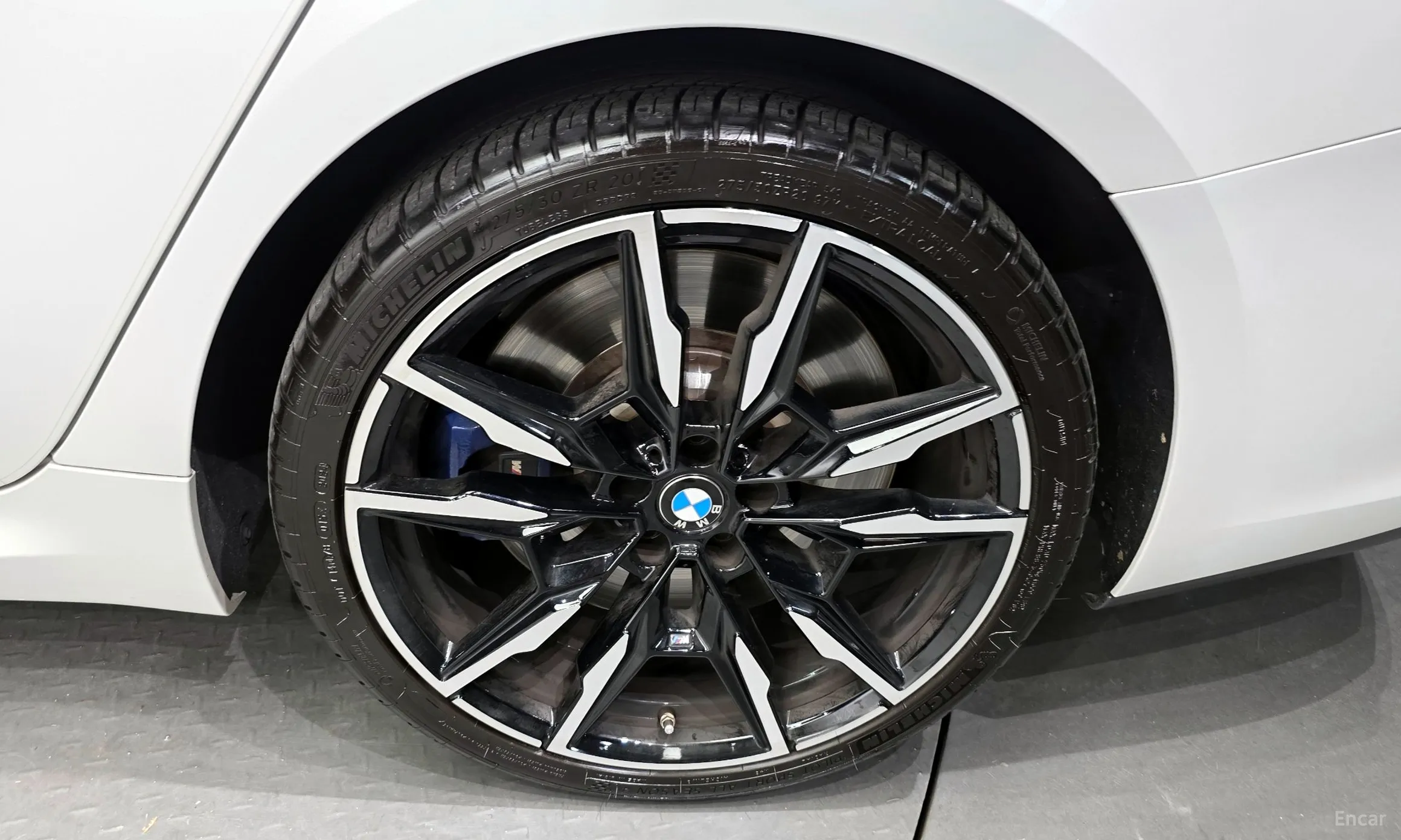 BMW 8-series (G15) превью 5