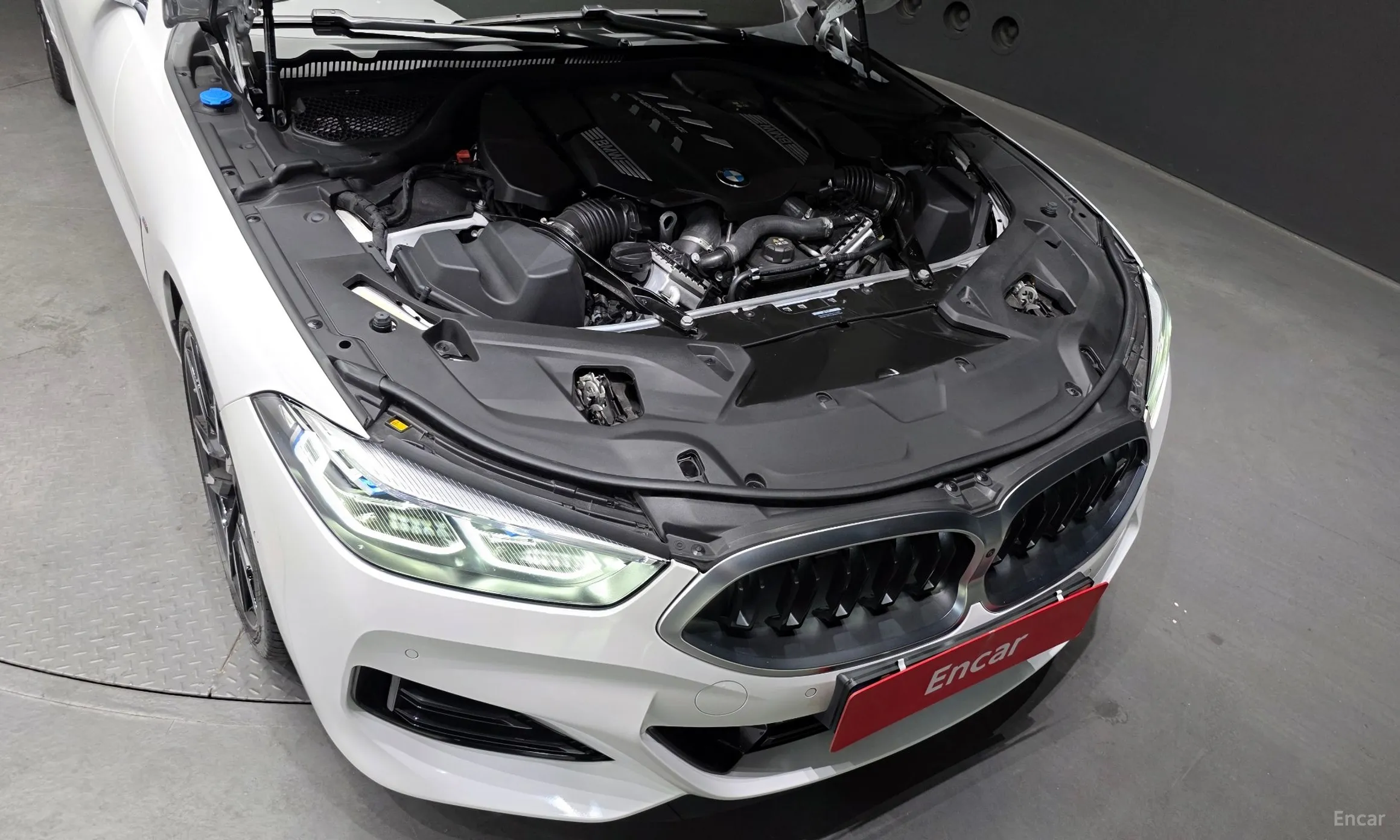 BMW 8-series (G15) превью 6