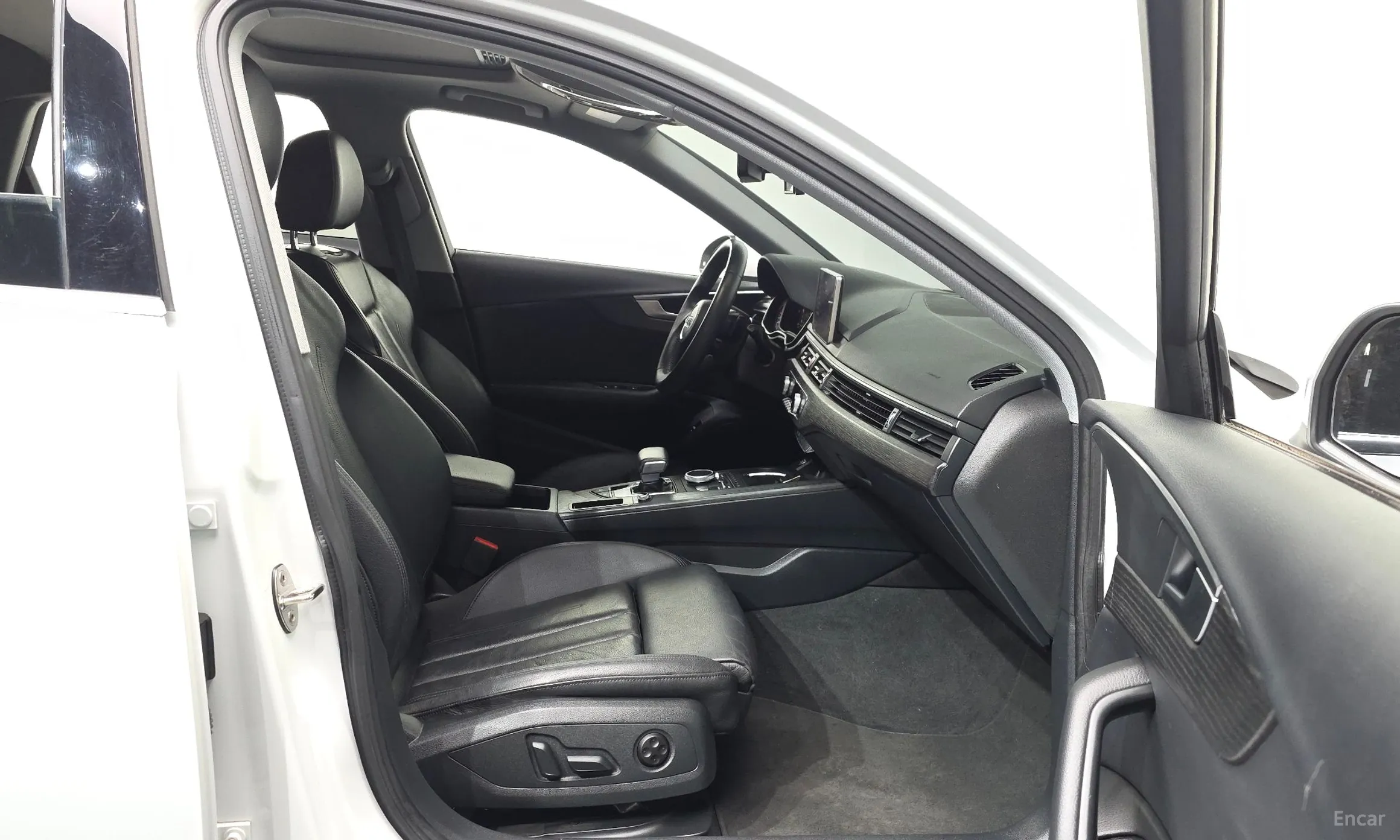 Audi A4 (B9) превью 11