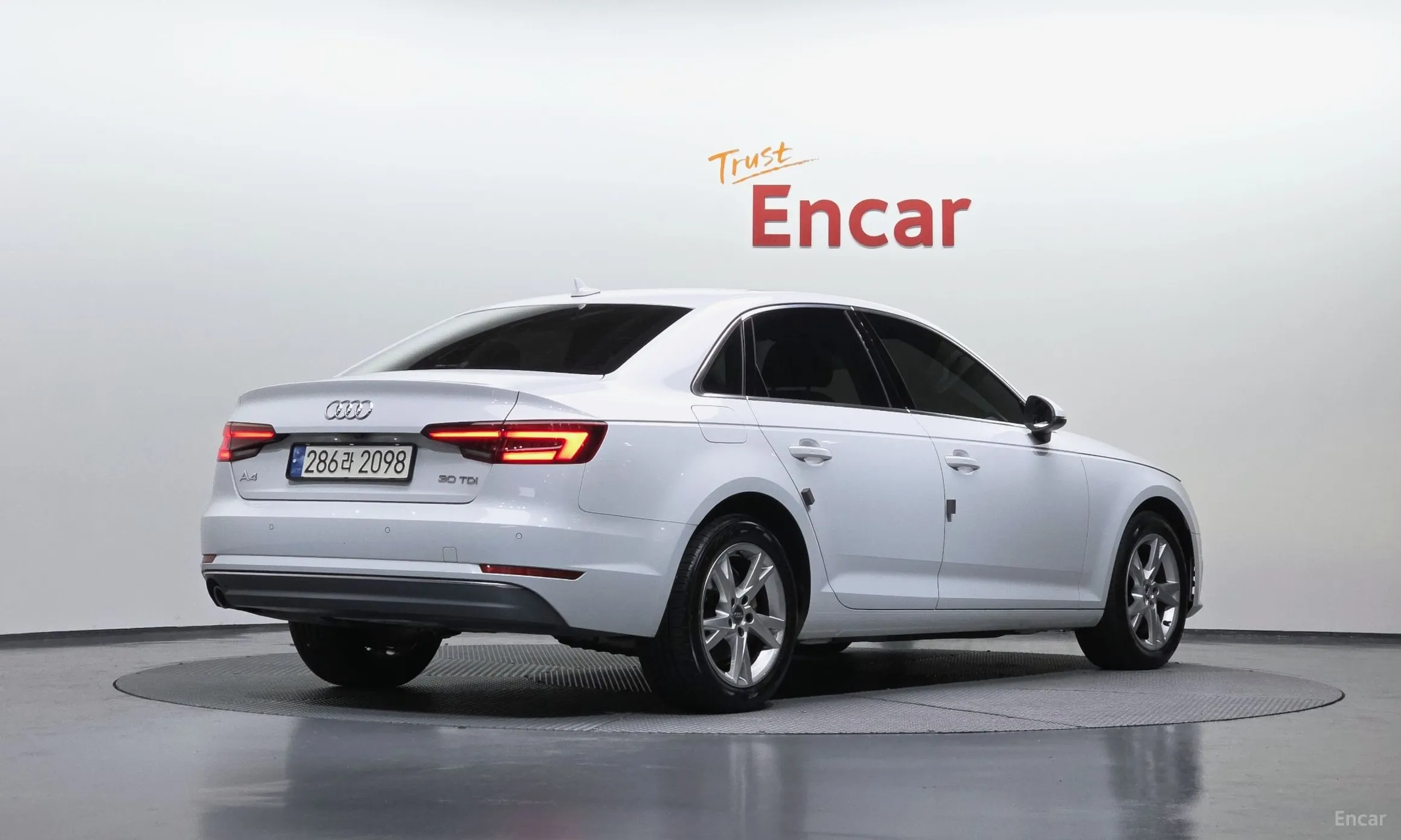 Audi A4 (B9) превью 2