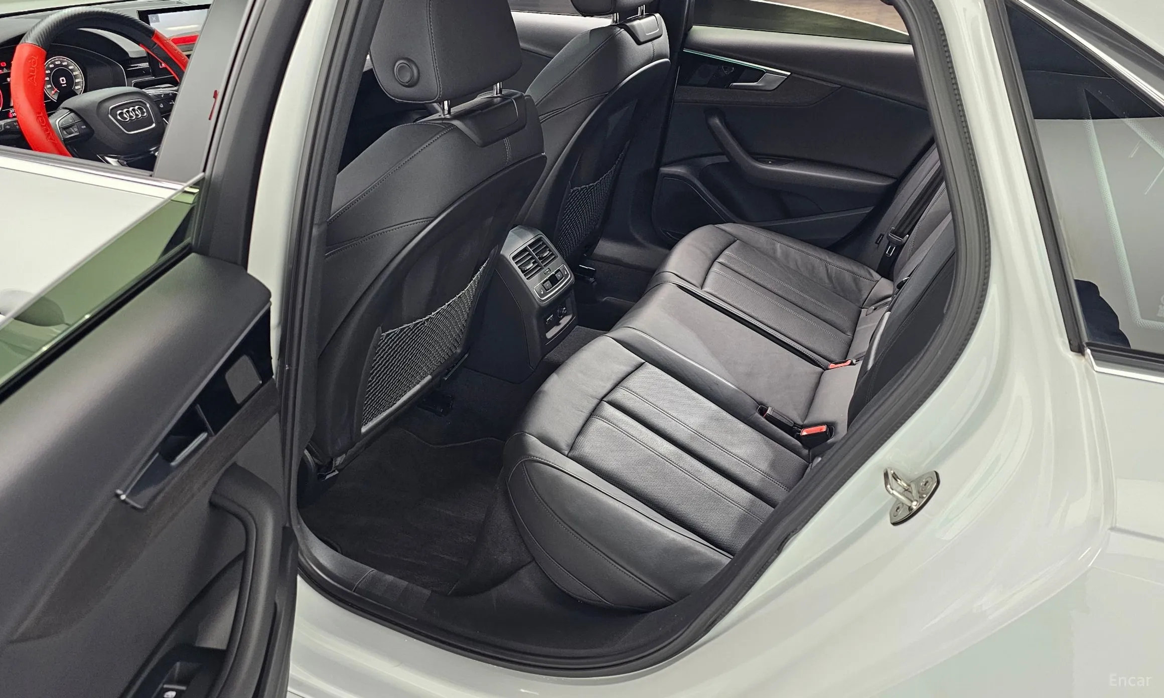 Audi A4 (B9) превью 12