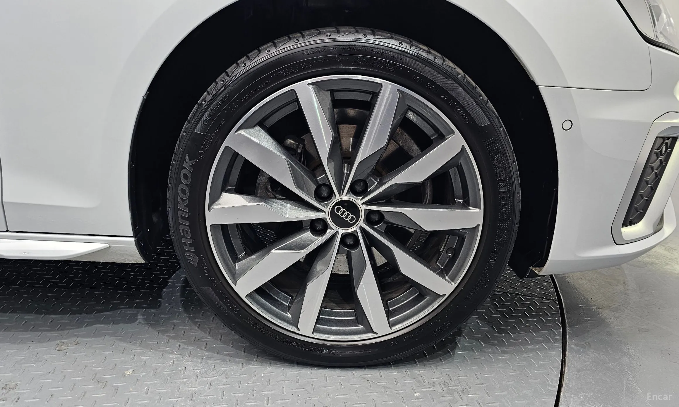 Audi A4 (B9) превью 5