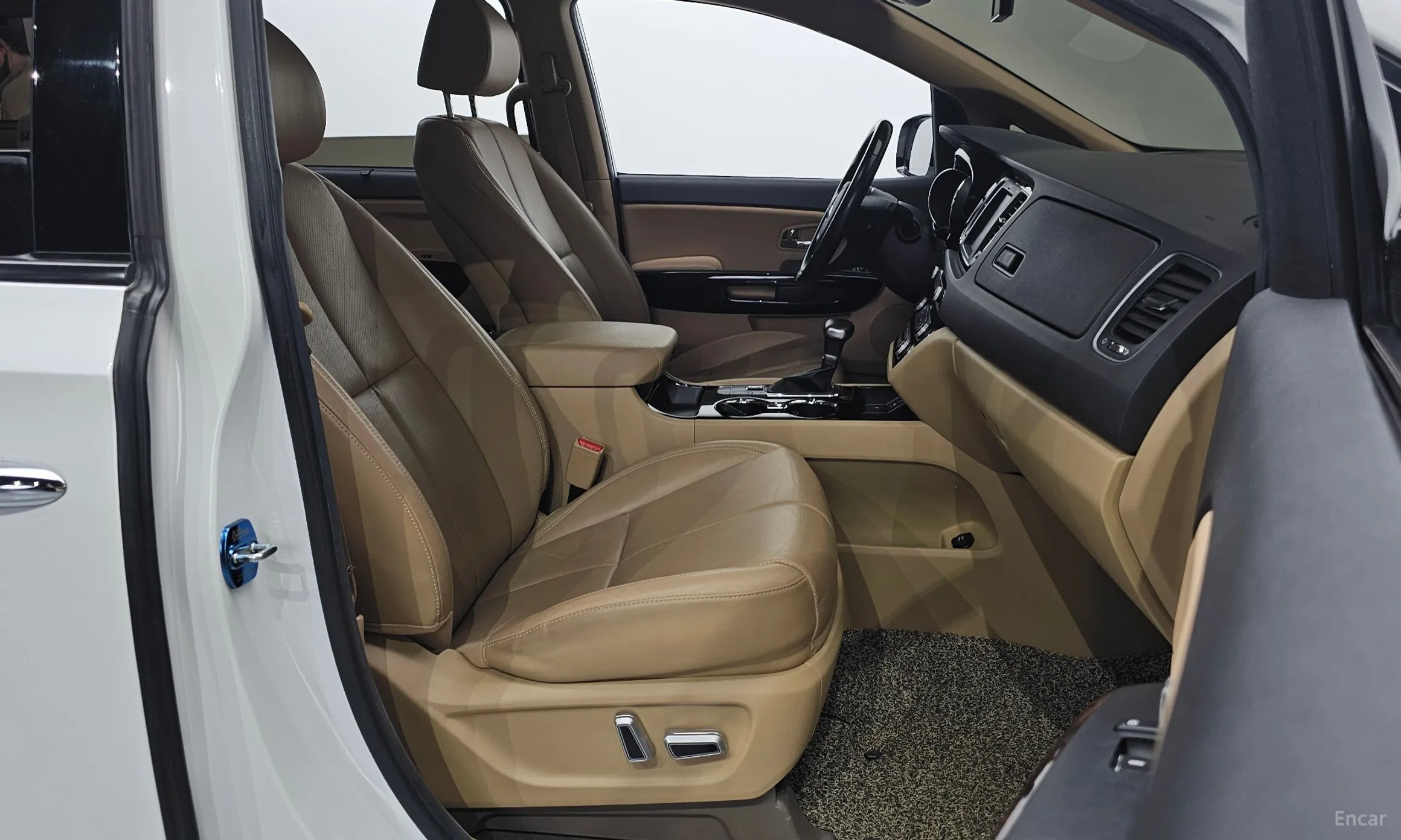 Kia Carnival превью 10