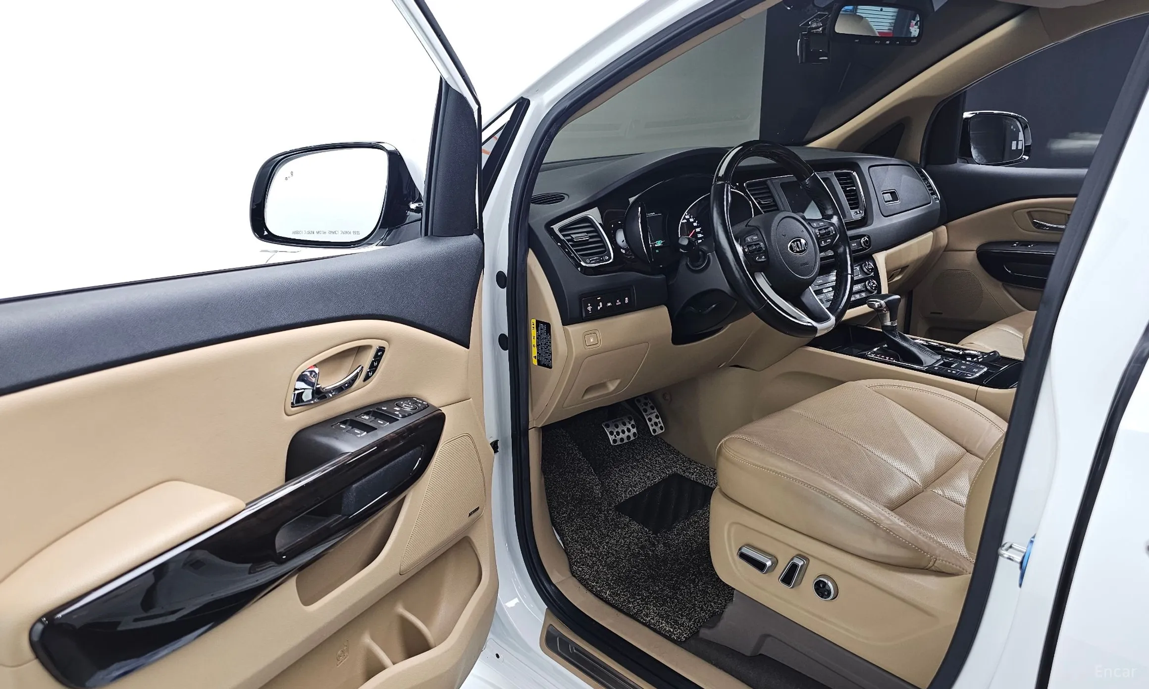 Kia Carnival превью 11