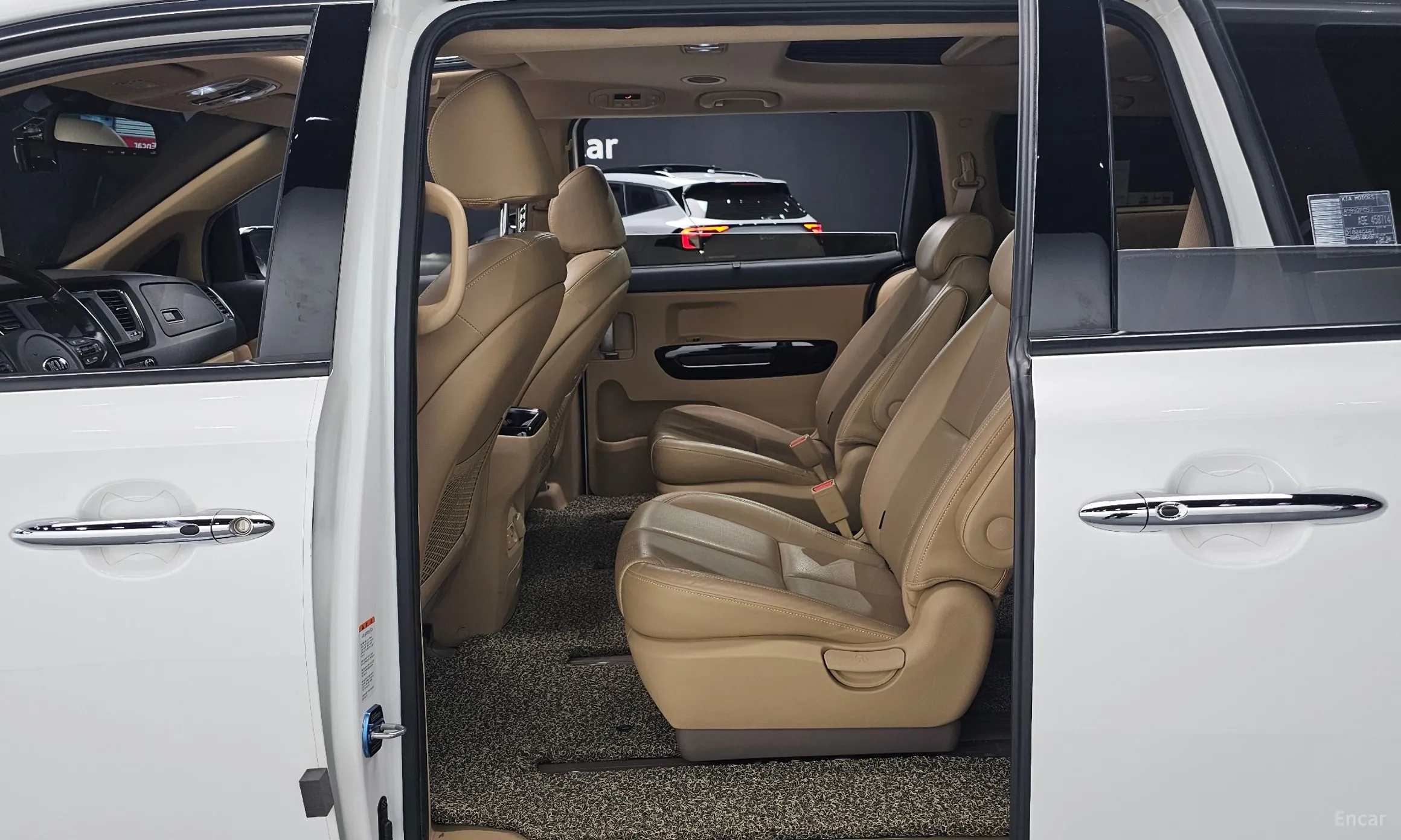 Kia Carnival превью 12