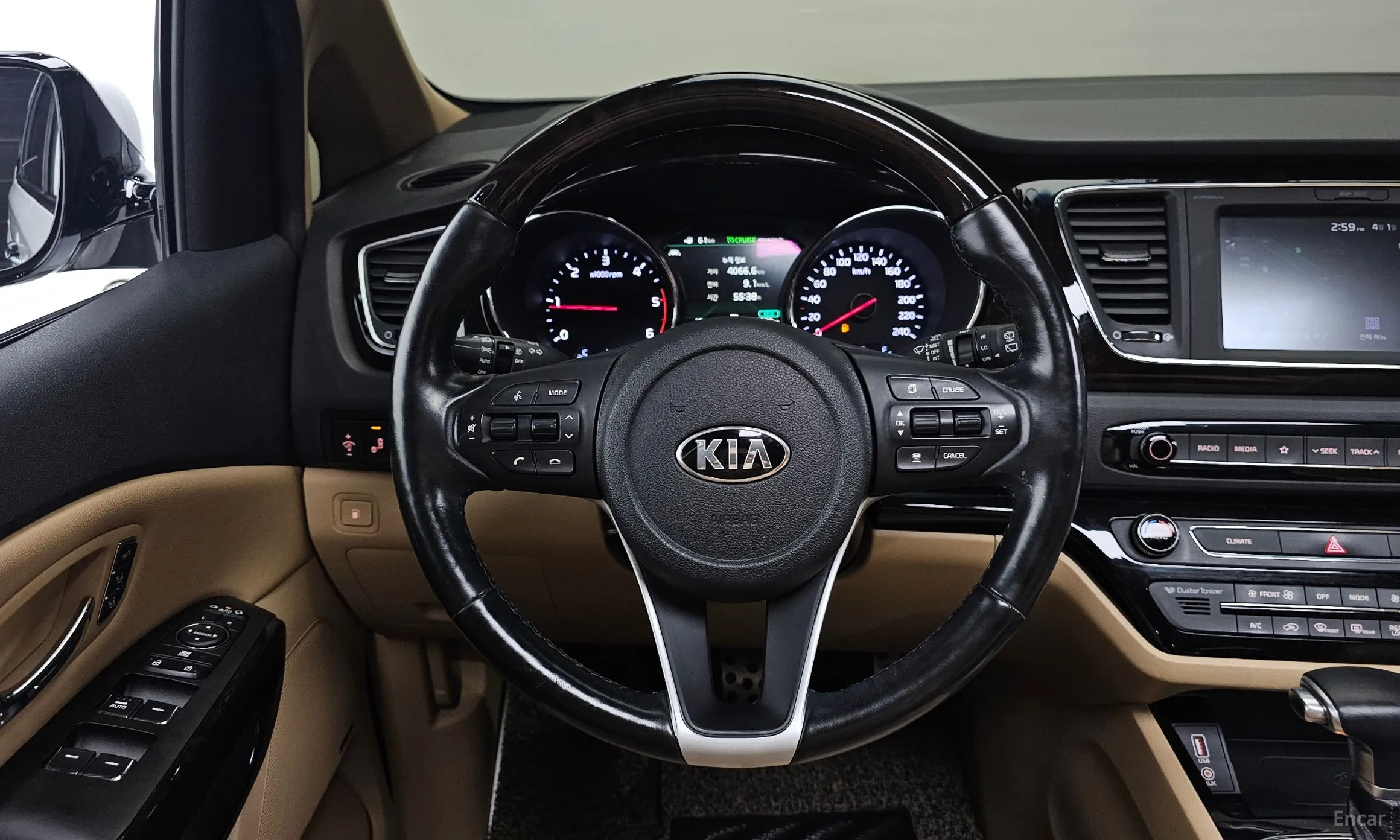 Kia Carnival превью 13